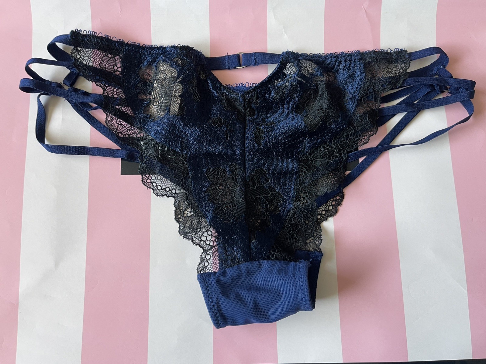 NWT VTG 2014 Victoria’s Secret “Very Sexy” Cheekini, Lace – Black/Blue – Small