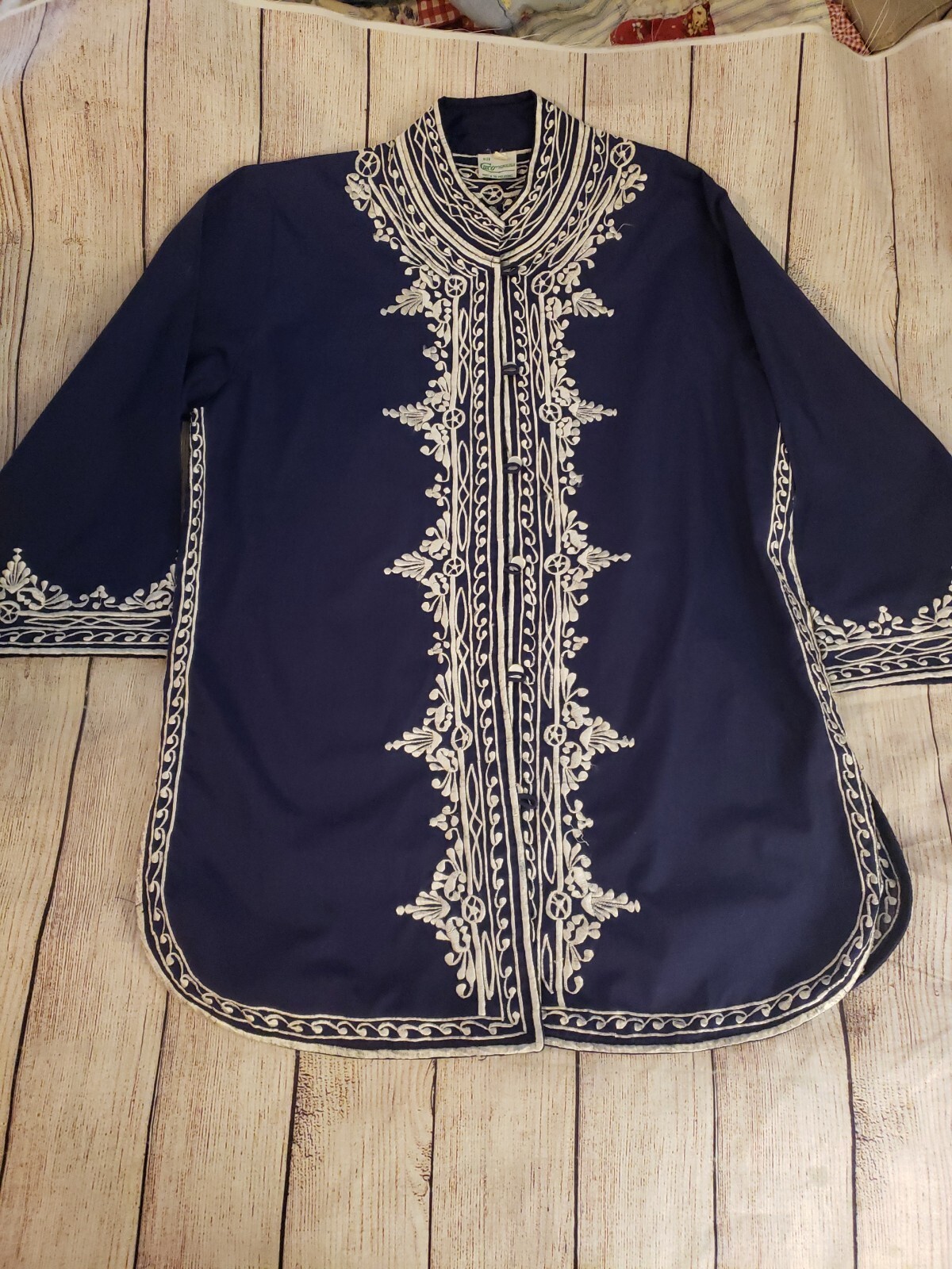 VTG CARO OF HONOLULU EMBROIDERED FLORAL BUTTON UP TUNIC SHIRT SZ 8 NAVY WHITE