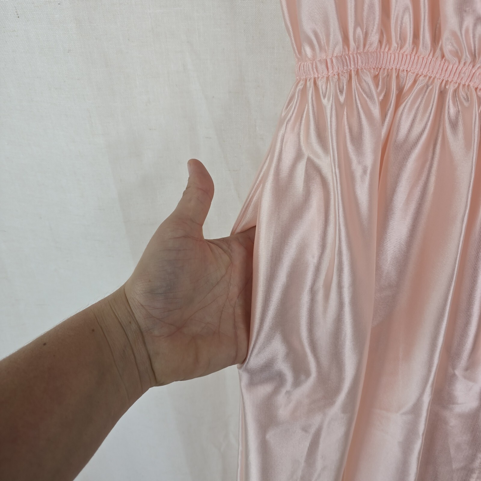 Vintage Val Mode Pink Lace Ruffles Mid Length 60s House Lingere Robe