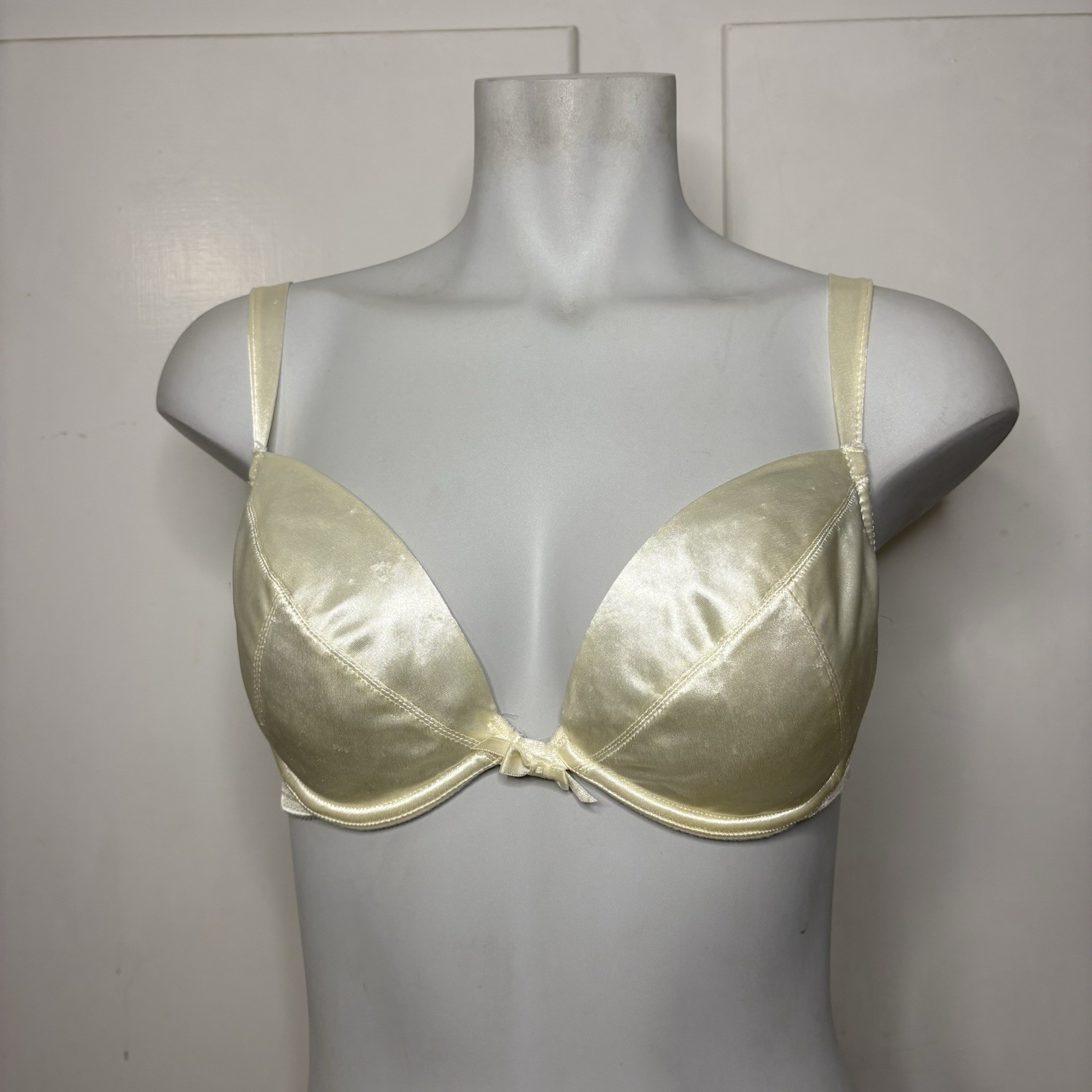 Vintage 90s White Satin Wonderbra Lightly Padded Underwire Bra Size 36C