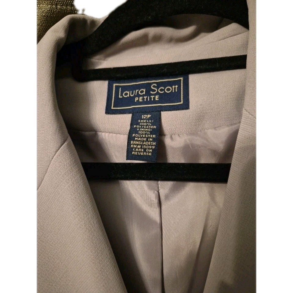 Laura ScotWomen’s Skirt Suit Size 12P Petite Beige Blazer Double Breasted