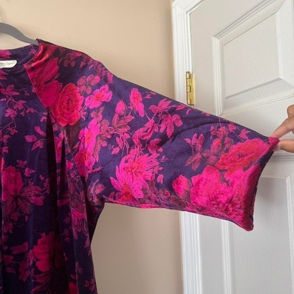 Vintage Velvet Floral Robe Magenta Pink Purple Blue 80s house coat dress