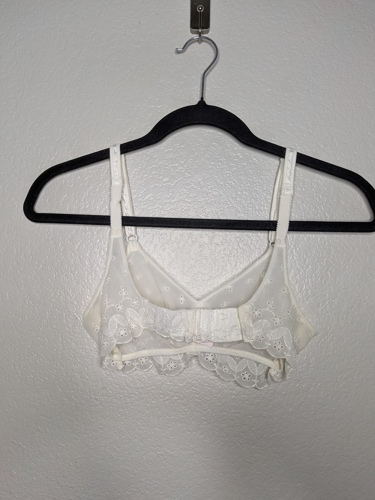 Lily of France White Vintage 70s Coquette Eyelet Lace Floral Wireless Bra 32B