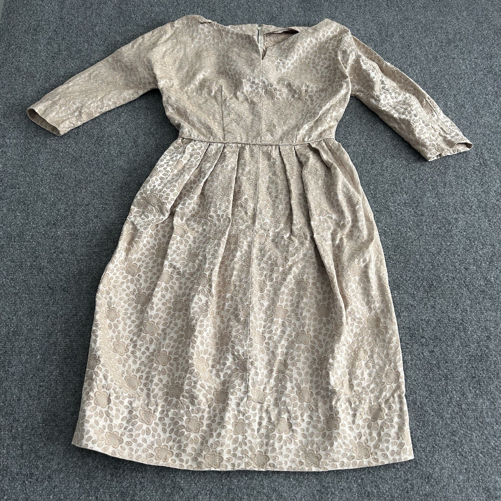 VTG 50/60’s Cream/Gold Jacquard floral zip dress Size 8 Hand made (flawed)