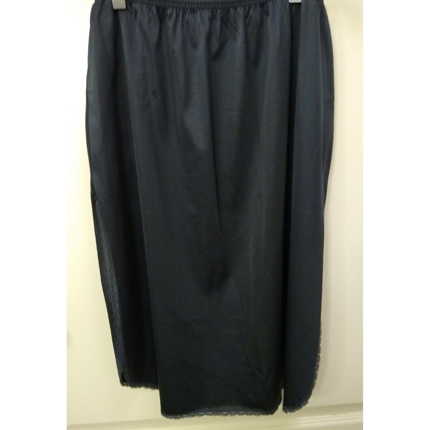 Half Slip 4002 Nylon Lace Hem Split Side 28″ Waist 23″ Length VintUnbrand Black