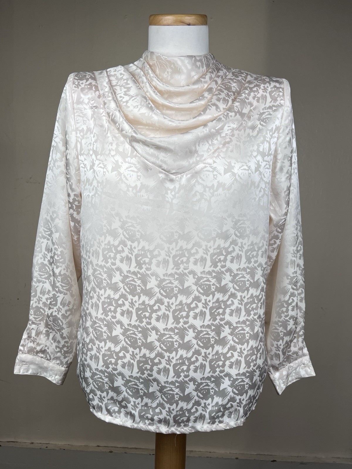 VTG Women’s Satin Style Cowl Mock Neck Jacquard Blouse 10 Secretary Art Gallery