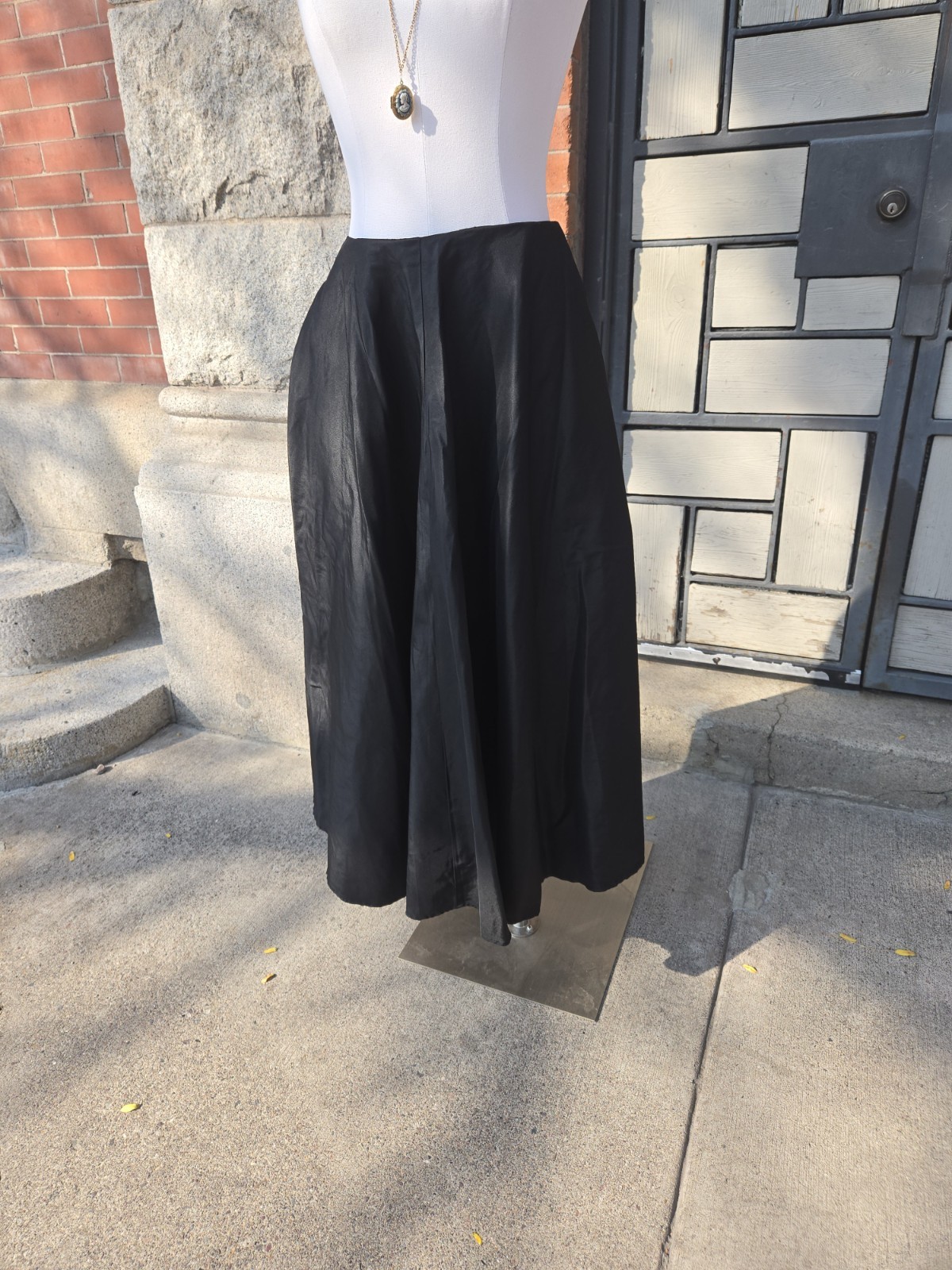 VTG 1930s Black Silk Tafetta Circle Skirt Talon Bell Zip Vamp Goth Witch