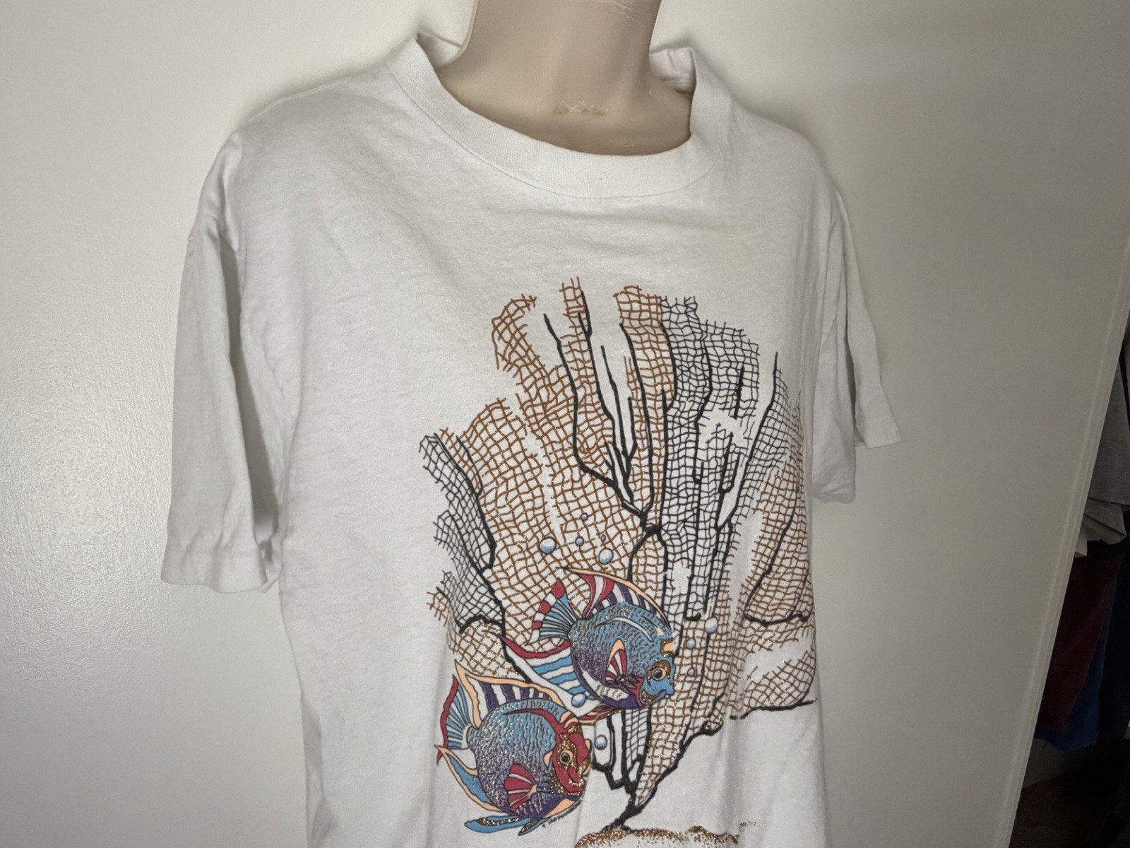 Diamond Dust Fish Gold Glitter Colorful Graphic White Tee 80s 90s SingleStitch M