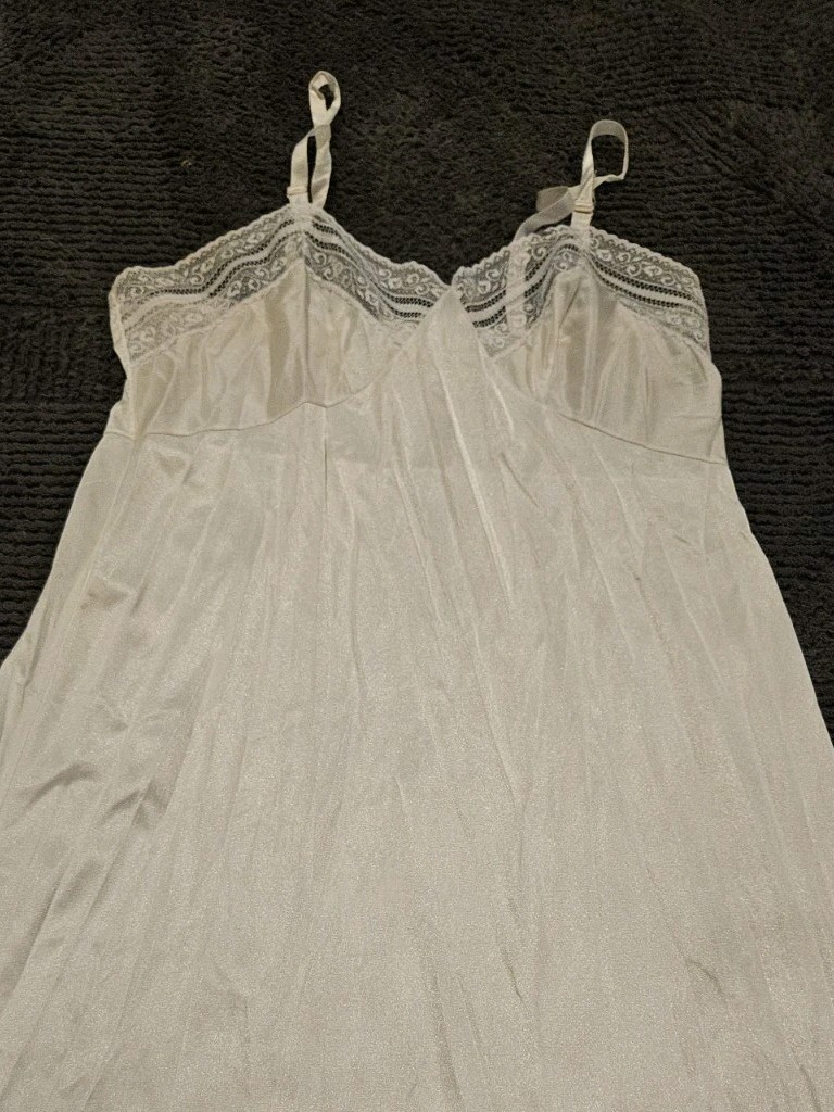 Vtg 50s LINGERIE BY VINCENT Size 40 Full Slip USA Nylon Lace Bust Pin Up Style