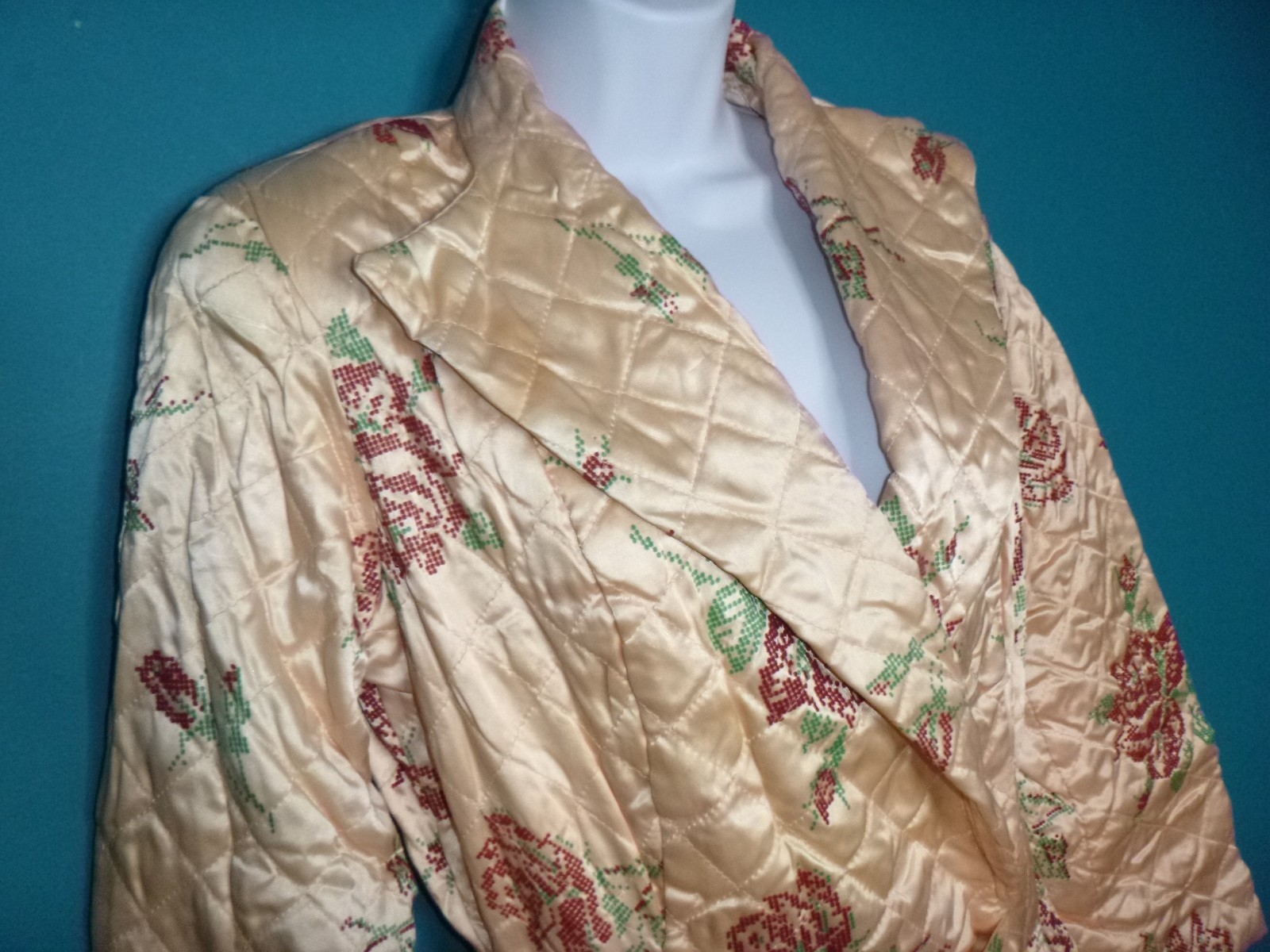 Vtg 1940s Dressing Gown / Robe Peach Quilted Satin FLOCKED Roses Wrap Style Sz M