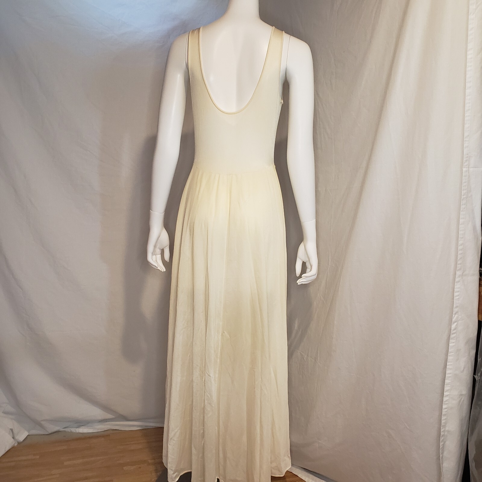 OLGA 92280 Medium Nightgown Yellow Cream Wide Sweep Lace Stretch Bodice