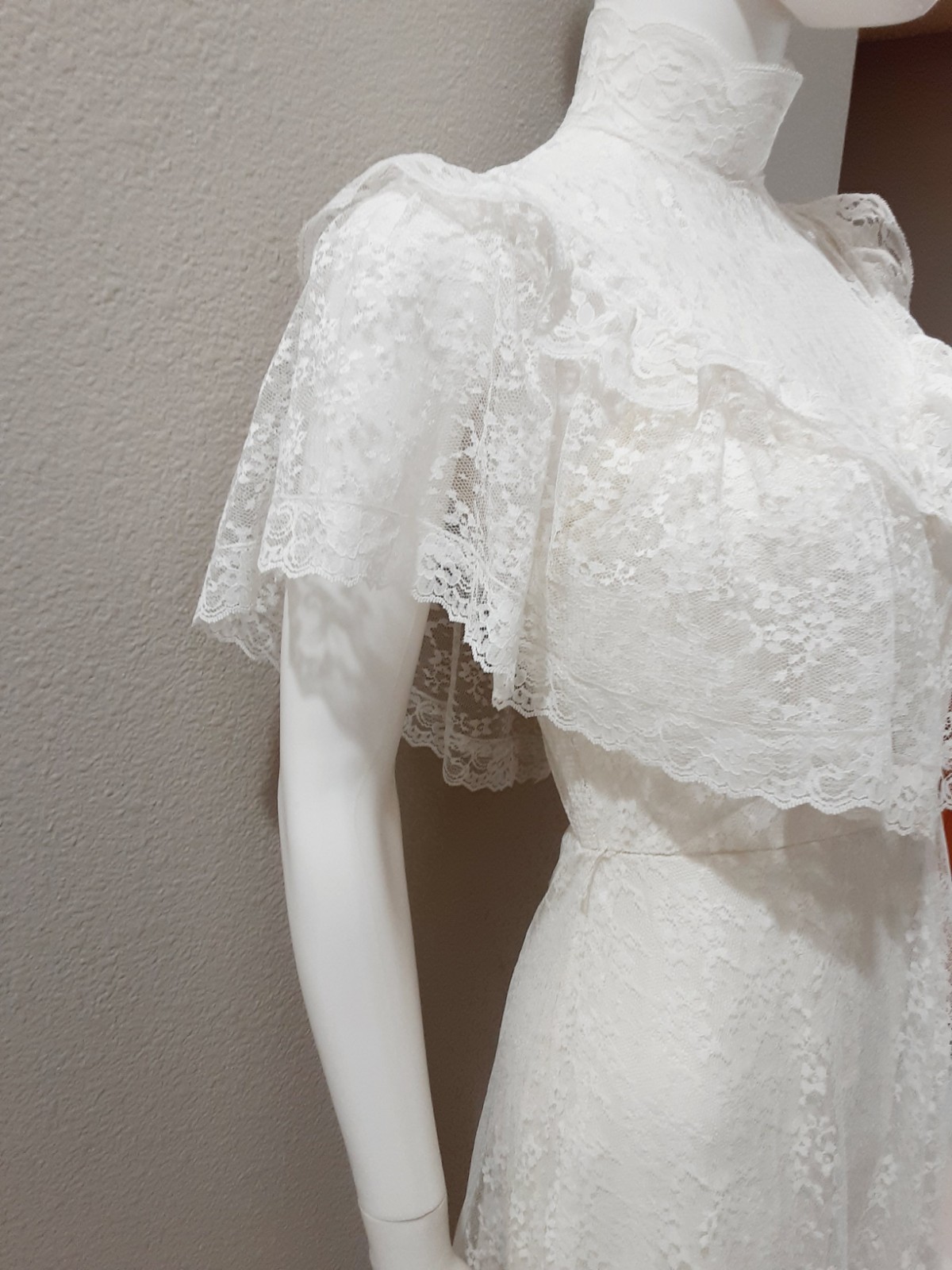 Vtg Wedding Tea Party dress Lace Off White Short Sleeve Cape High Neck Union