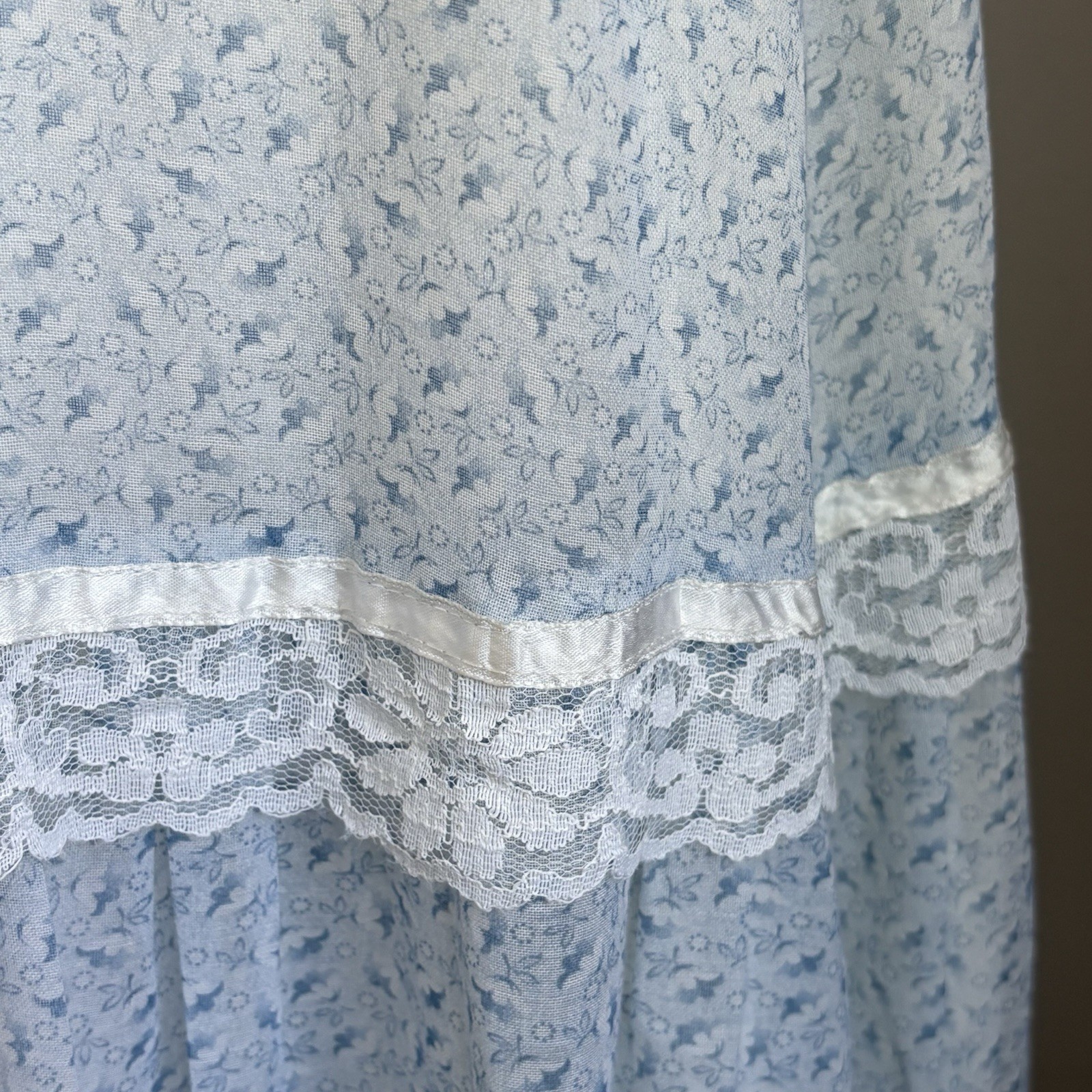 Vintage 1970’s Baby Blue Floral & Lace Cottagecore Prairie Maxi Dress XS