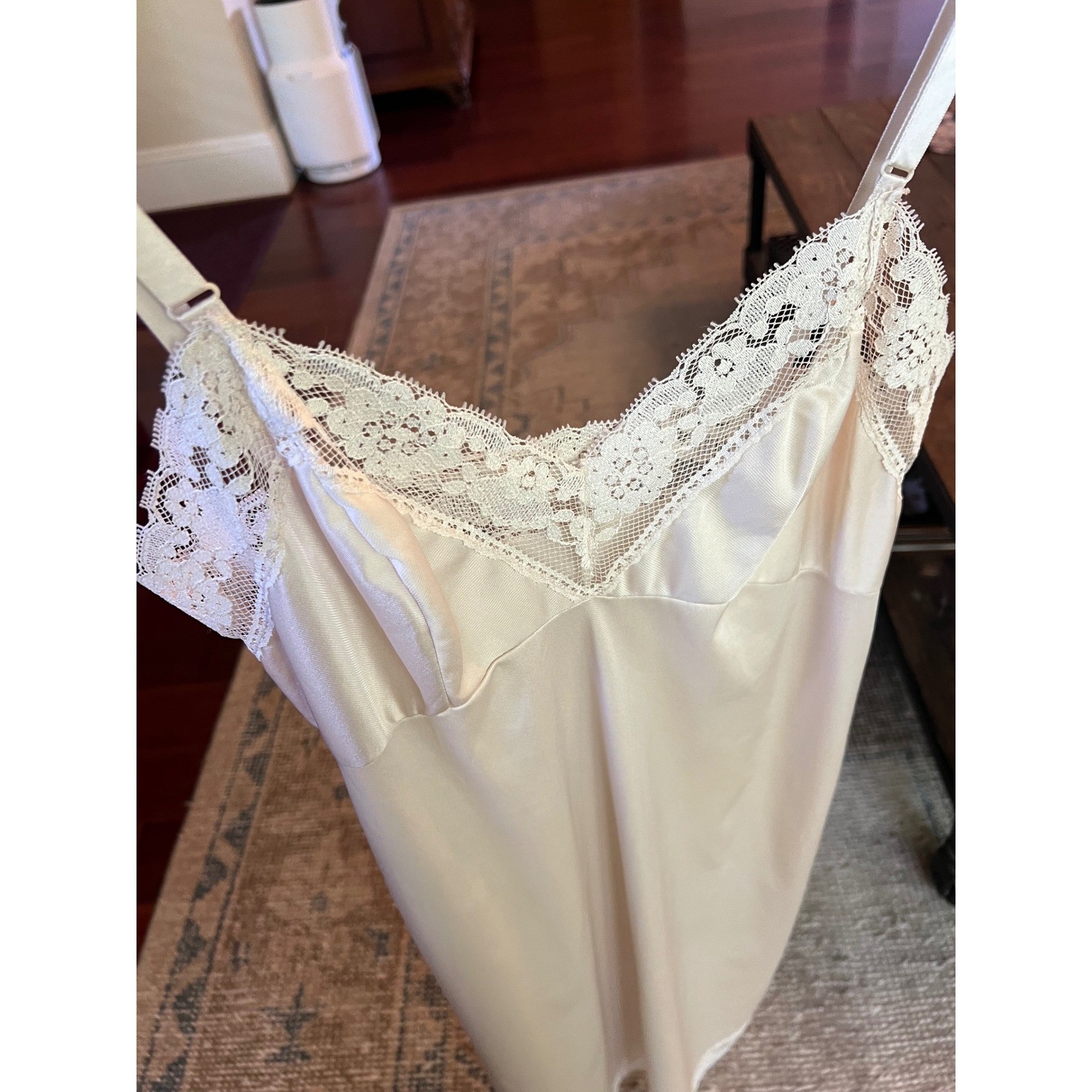 Vintage Chantilly Lace Slip Dress Champagne Reformation Y2K Style 34 Romantic