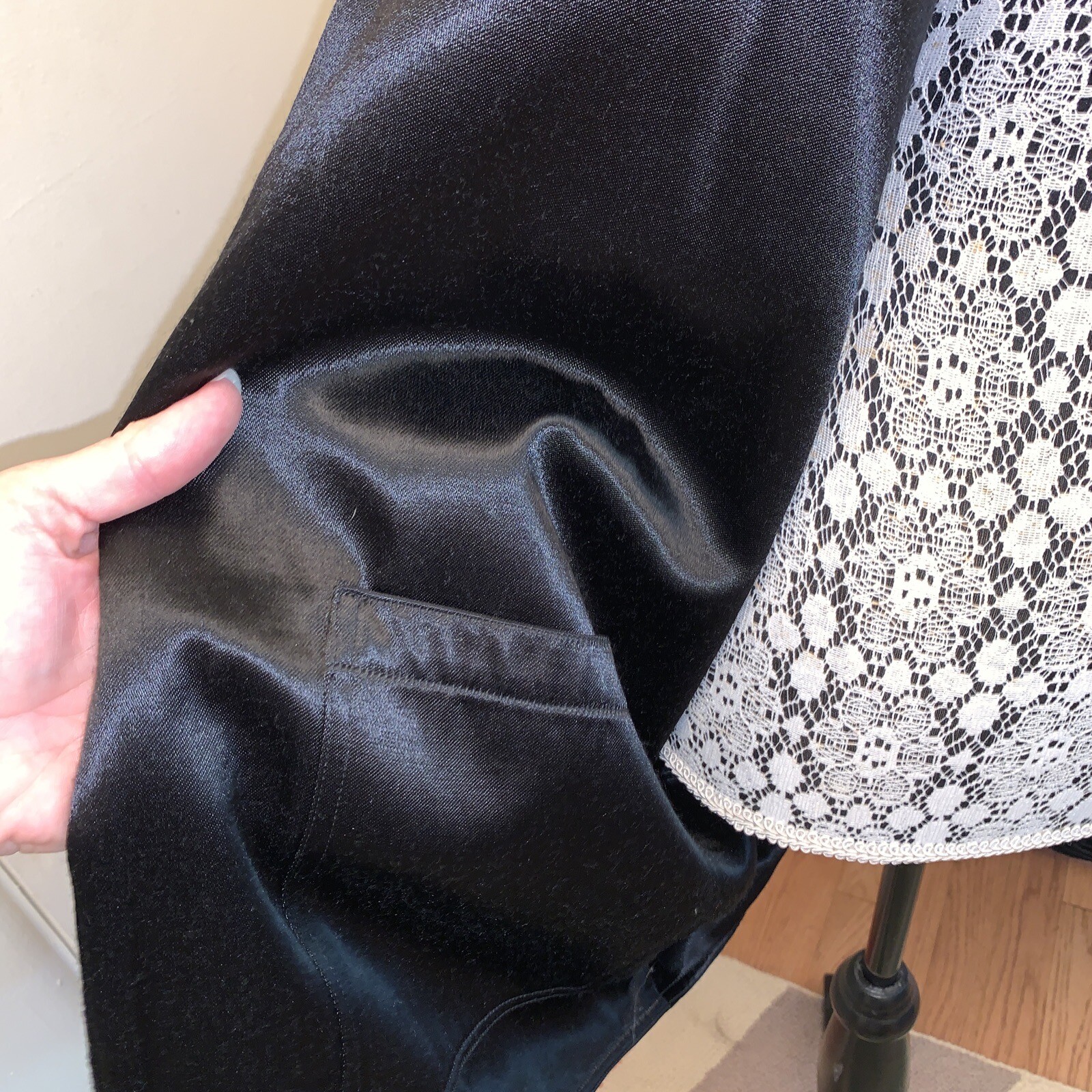 Vintage Renee Legault Wool Black Red Green S/P Cape GUC.I Colors Satin Lined
