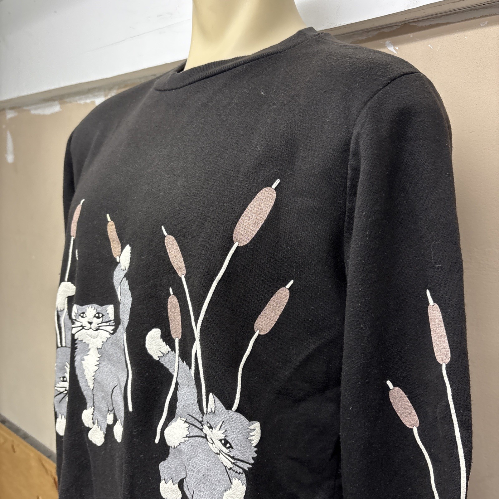 VTG 80s Kitty Cat Tail Black Sweater AOP Lifestyles