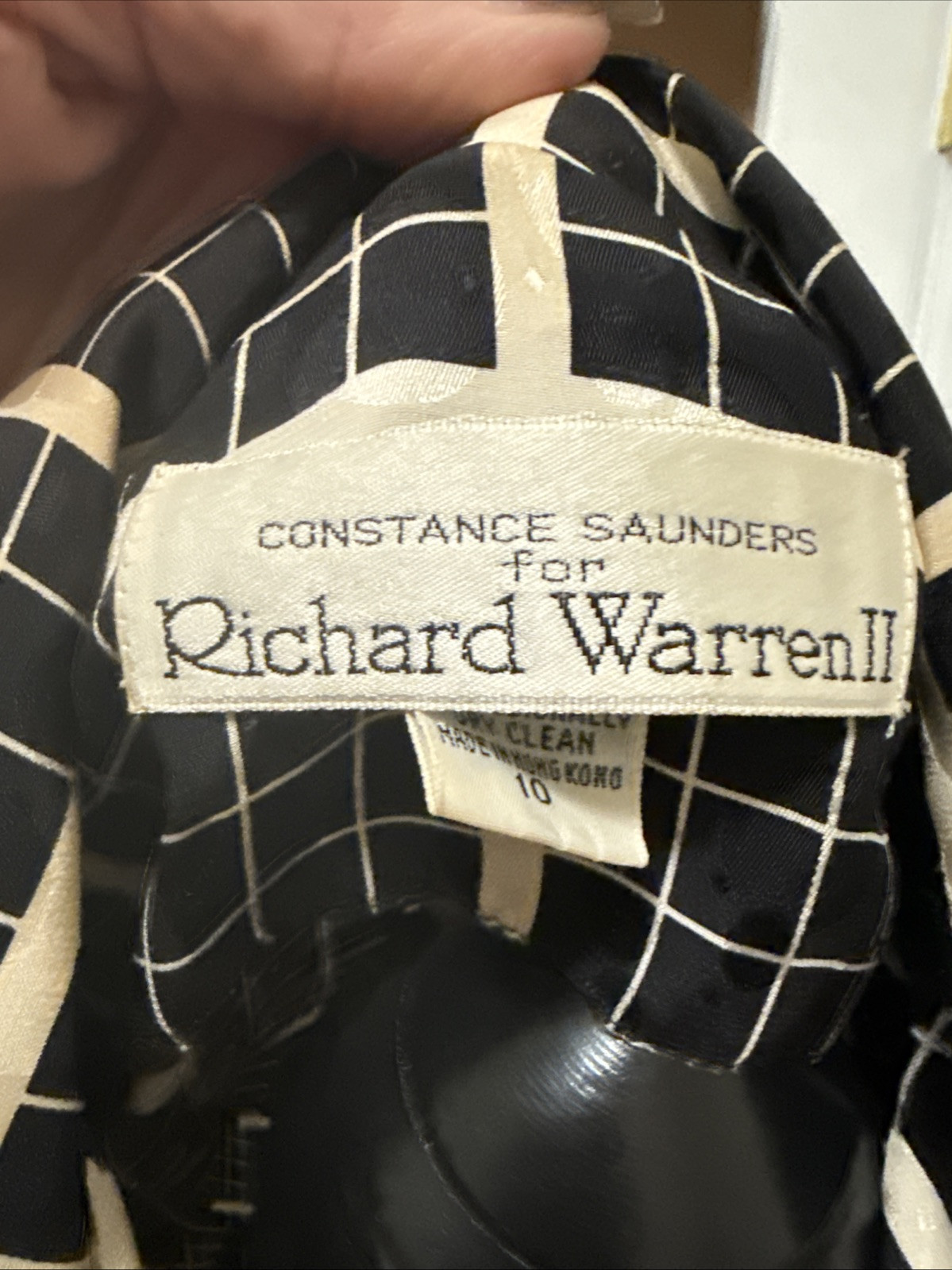 VTG 80″s Constance Saunders for Richard Warren 100 % Silk Black & cream top 10