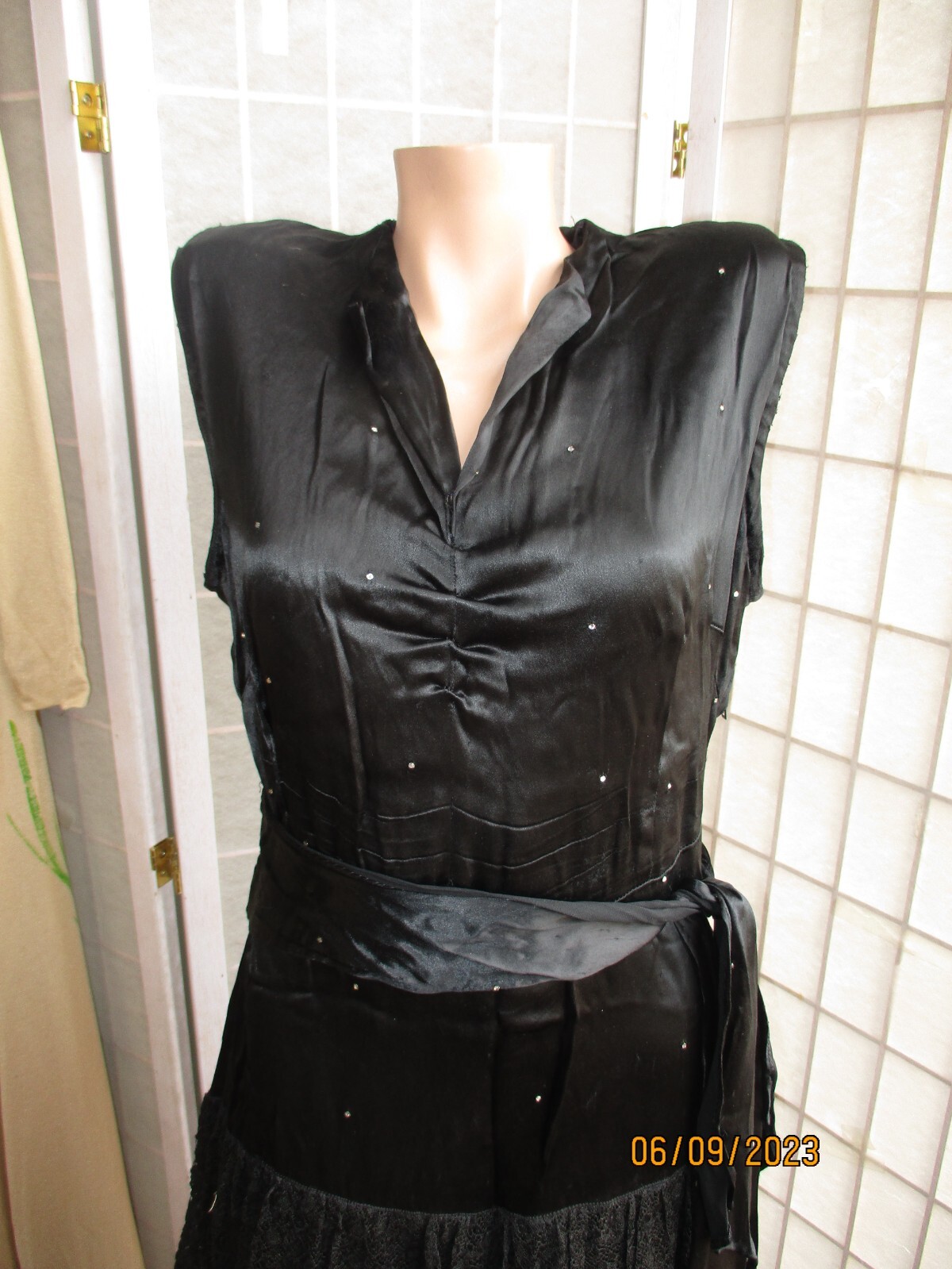 30s 40s Black Satin w/Rhinestones and Lace Slvless Dress sz40x36x42″