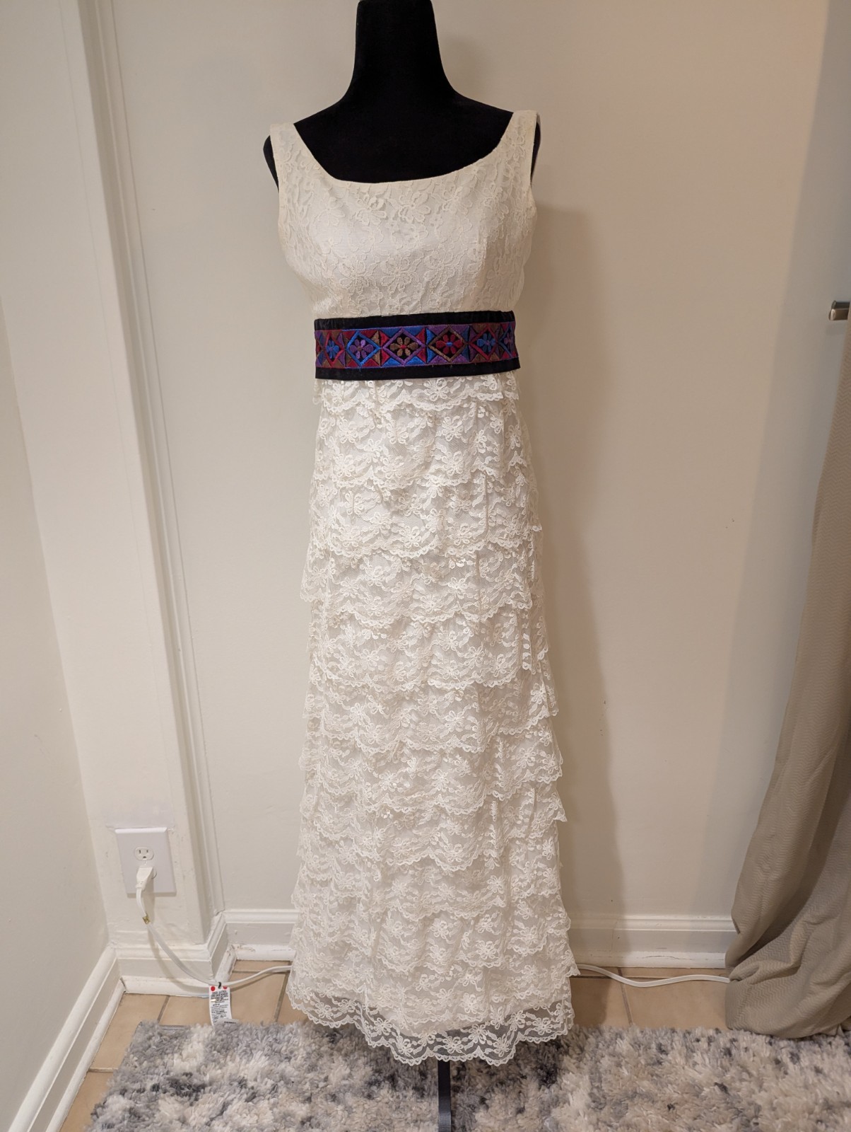 Vintage 1960s Nadine White Lace Ruffle Dress Sleeveless Embroidery Extra Small