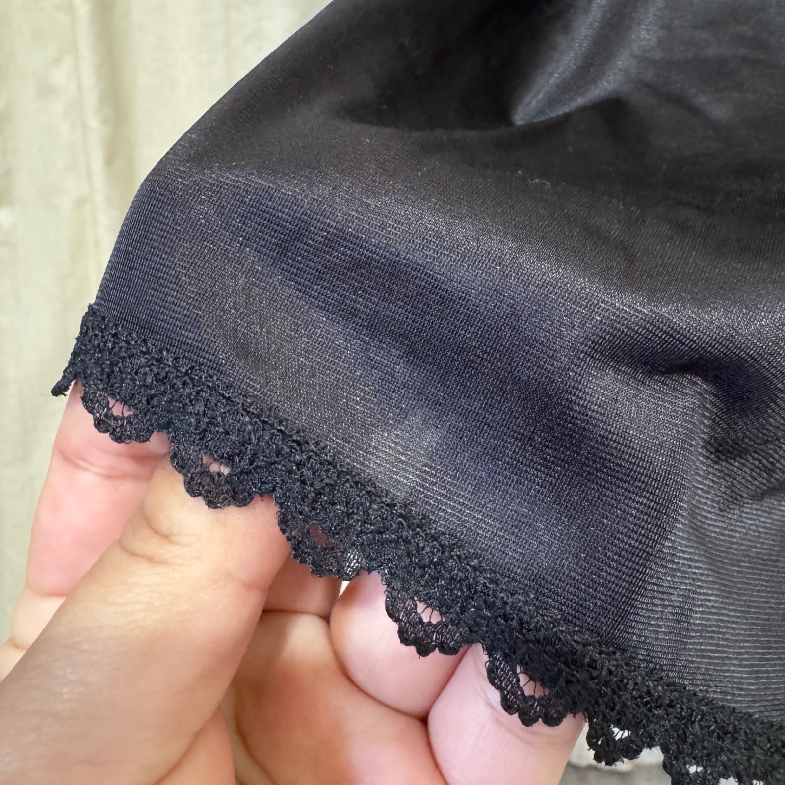Warners Perfect Measure Vintage Black Full Slip Lace Trim V-Neck 55728 Size 36