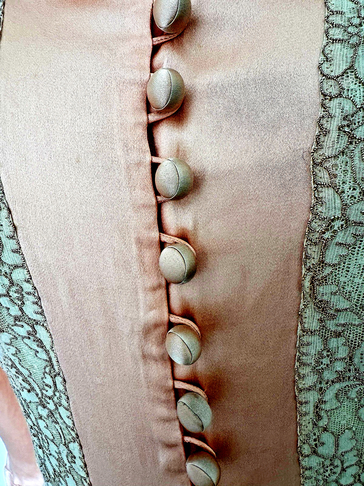1930s FAMOUS-BARR Peachy Pink SILK NEGLIGEE Boudoir Robe Peignoir S Lace Trim