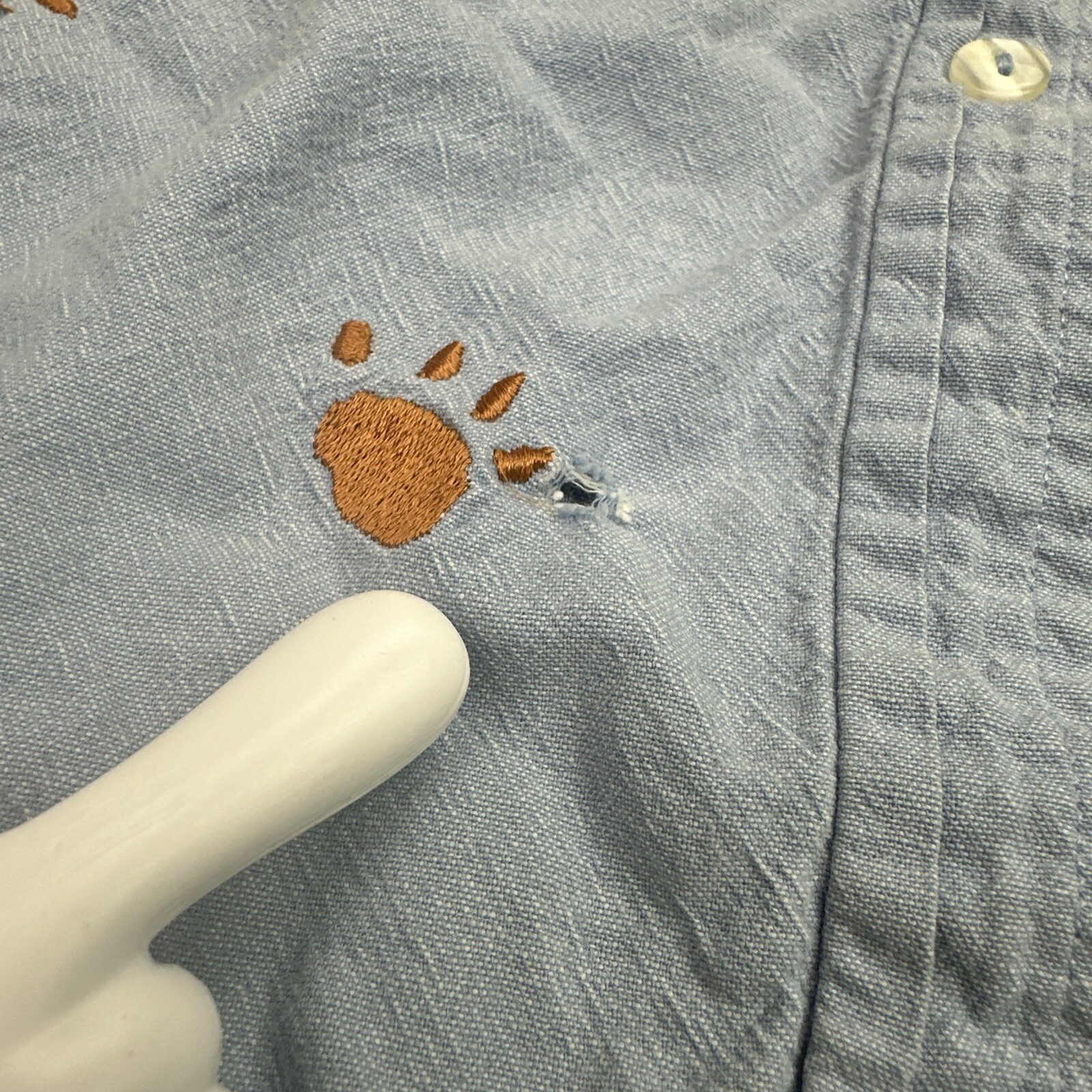 90’s Vintage Women’s Casey Colman Bear Paw Embroidered Button Down M/L