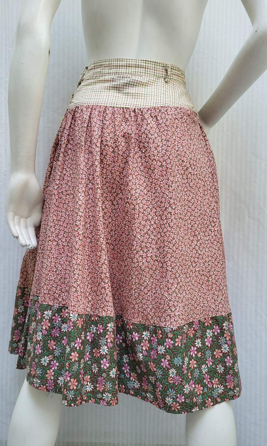 Vintage East River Clothing Co. Floral Tiered Skirt – Size Small – Waist 27″