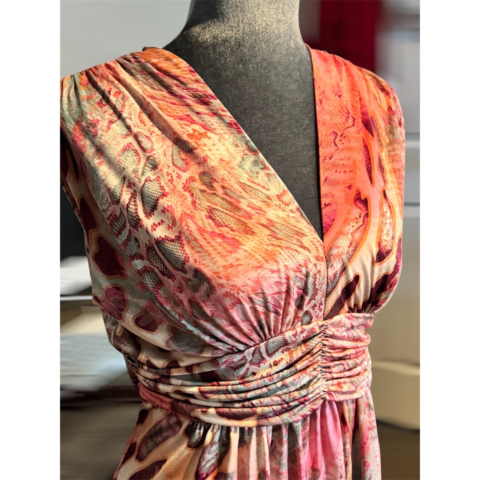 Gorgeous Boston Proper Ruched Abstract Print Deep V Blouse Top Y2K Medium