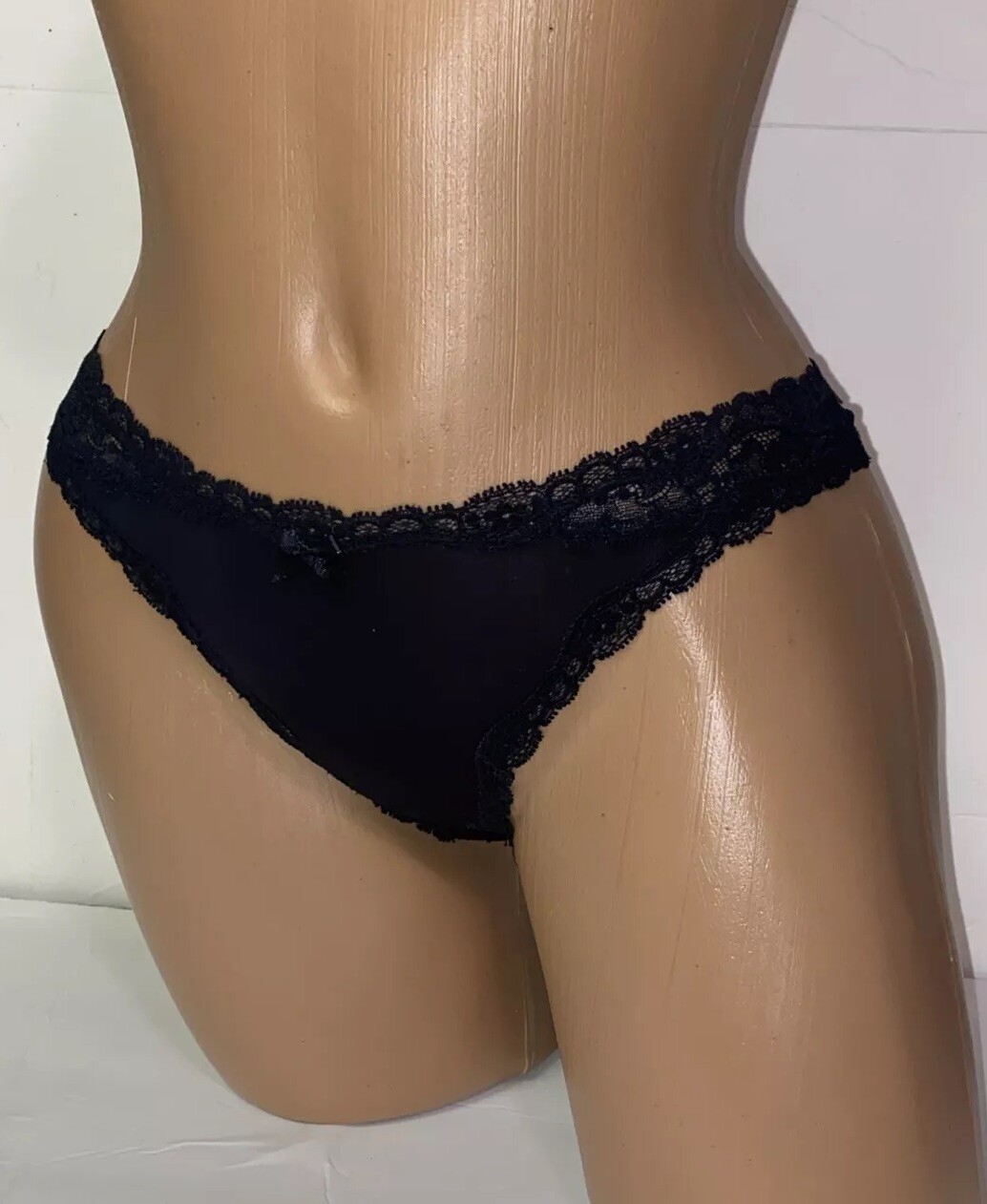 Vintage Victoria’s Secret Panties Thong/Tanga Black Small Nylon Elastane Panty