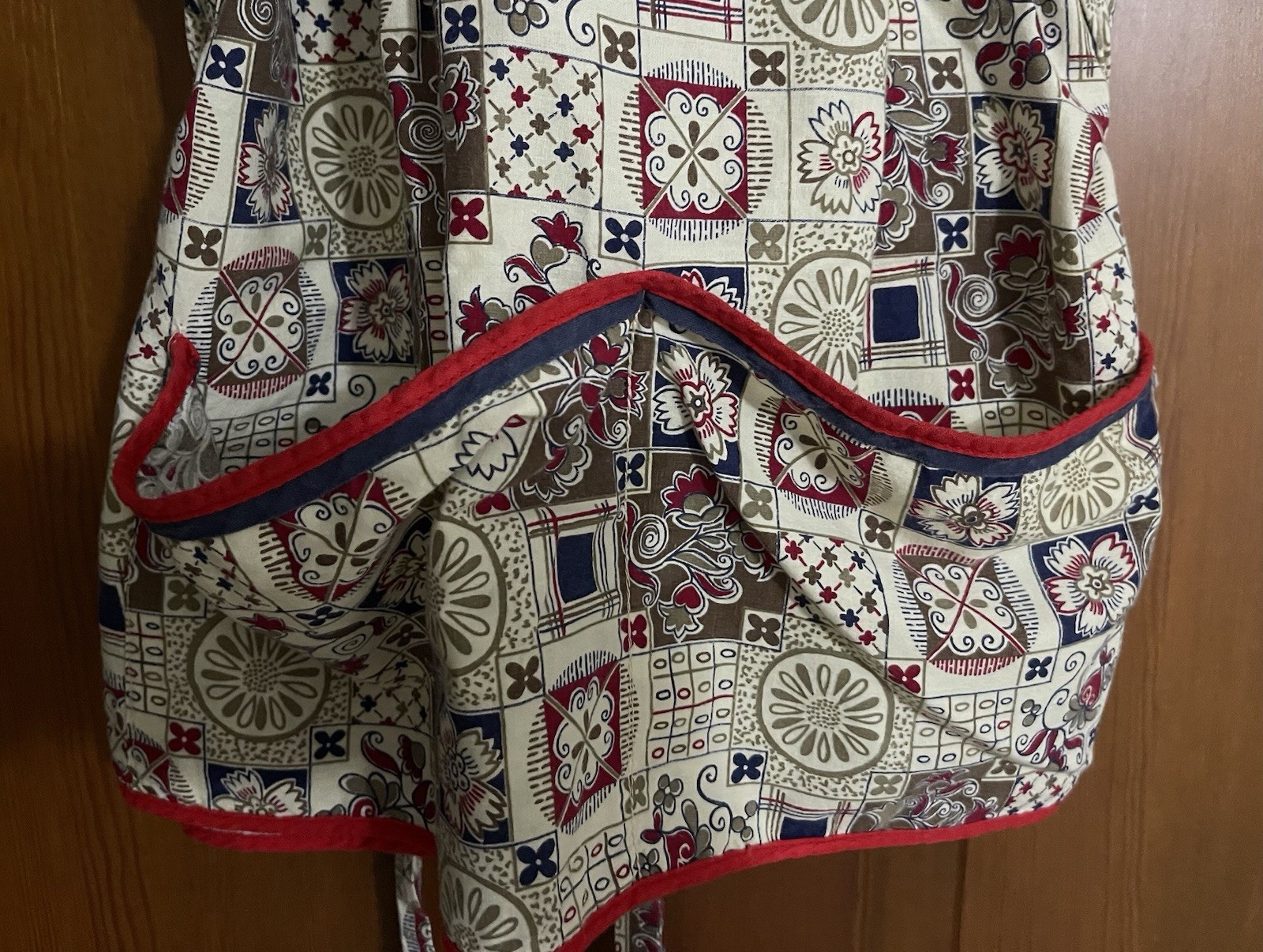 Vintage Craft Apron Smock Back Button Closure And 2 Waist Ties 2 Front Pockets