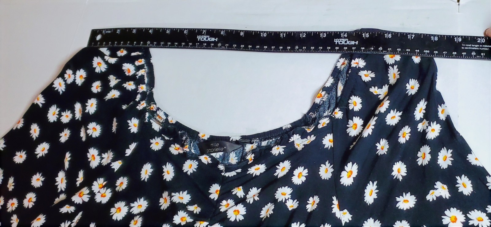 Mlle Gabrielle Women’s 1X Black Daisy Floral Ruched Midi Dress Puff Sleeves