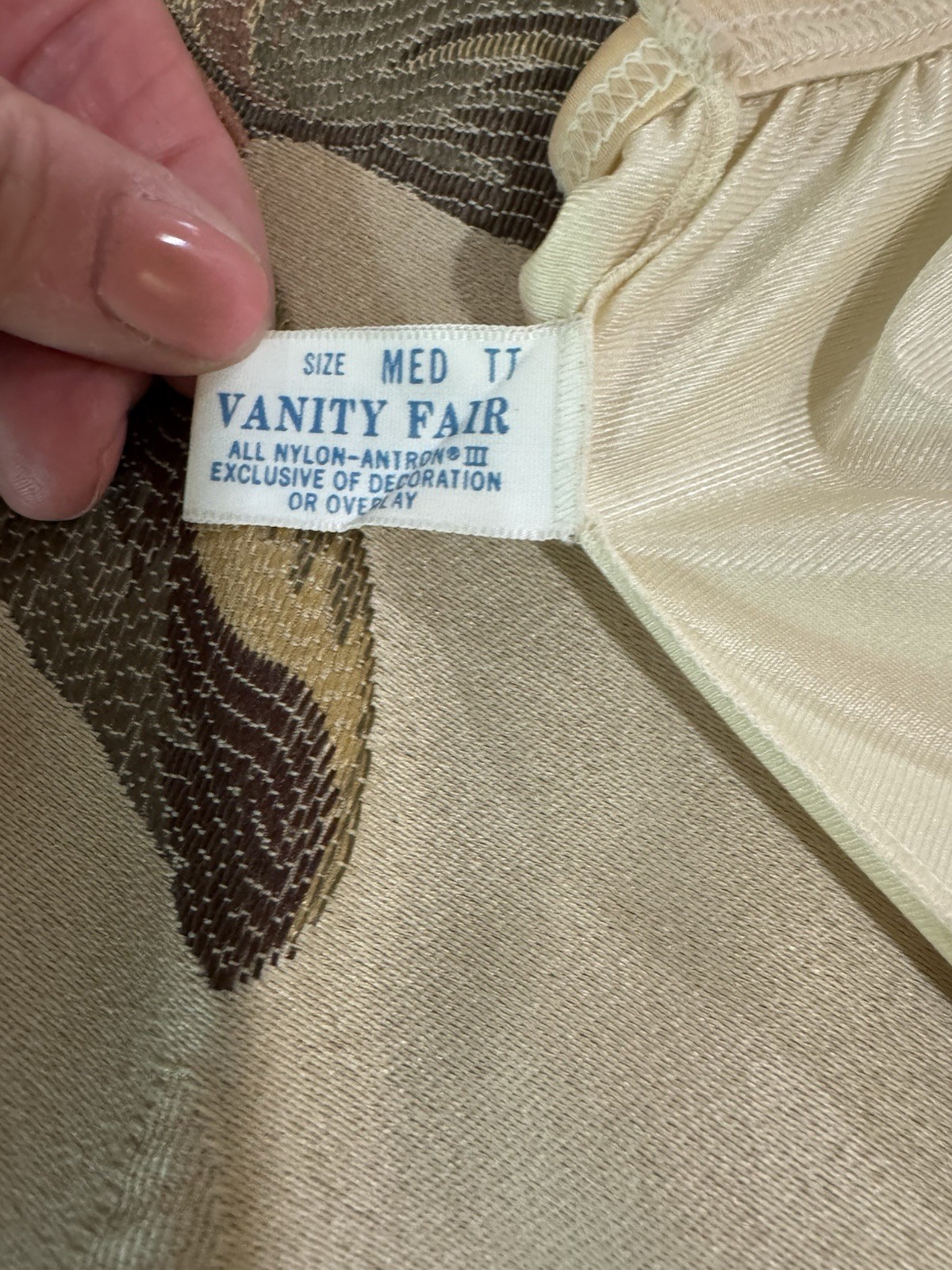 Vanity Fair Ivory Lace Half Slip Size M 26” Long Side Slit