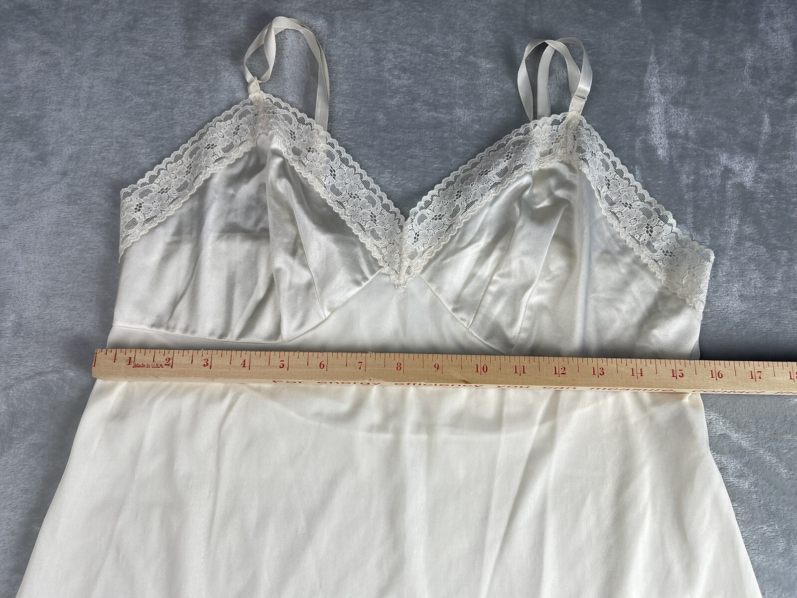 Vanity Fair Ivory Nylon Full-Length Slip Style 10-103 Size 38 24″/44 Lace Trim