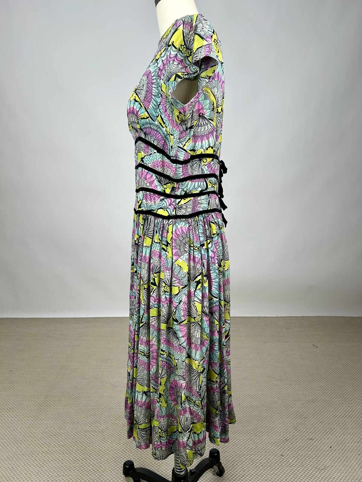 Vintage 1940s Silk Novelty Fan Print Dress Blue Pink Green Black Velvet Ribbons