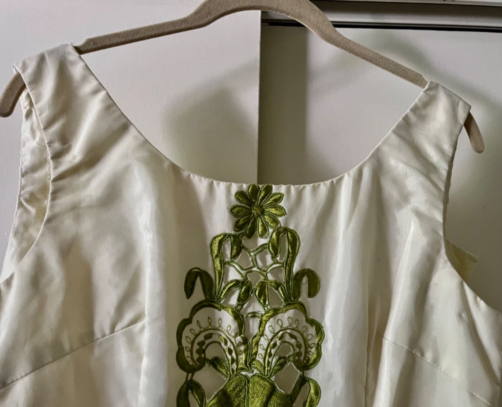 Vintage Cream and Green Embroidered Midi Dress sz 6 unnamed beautiful