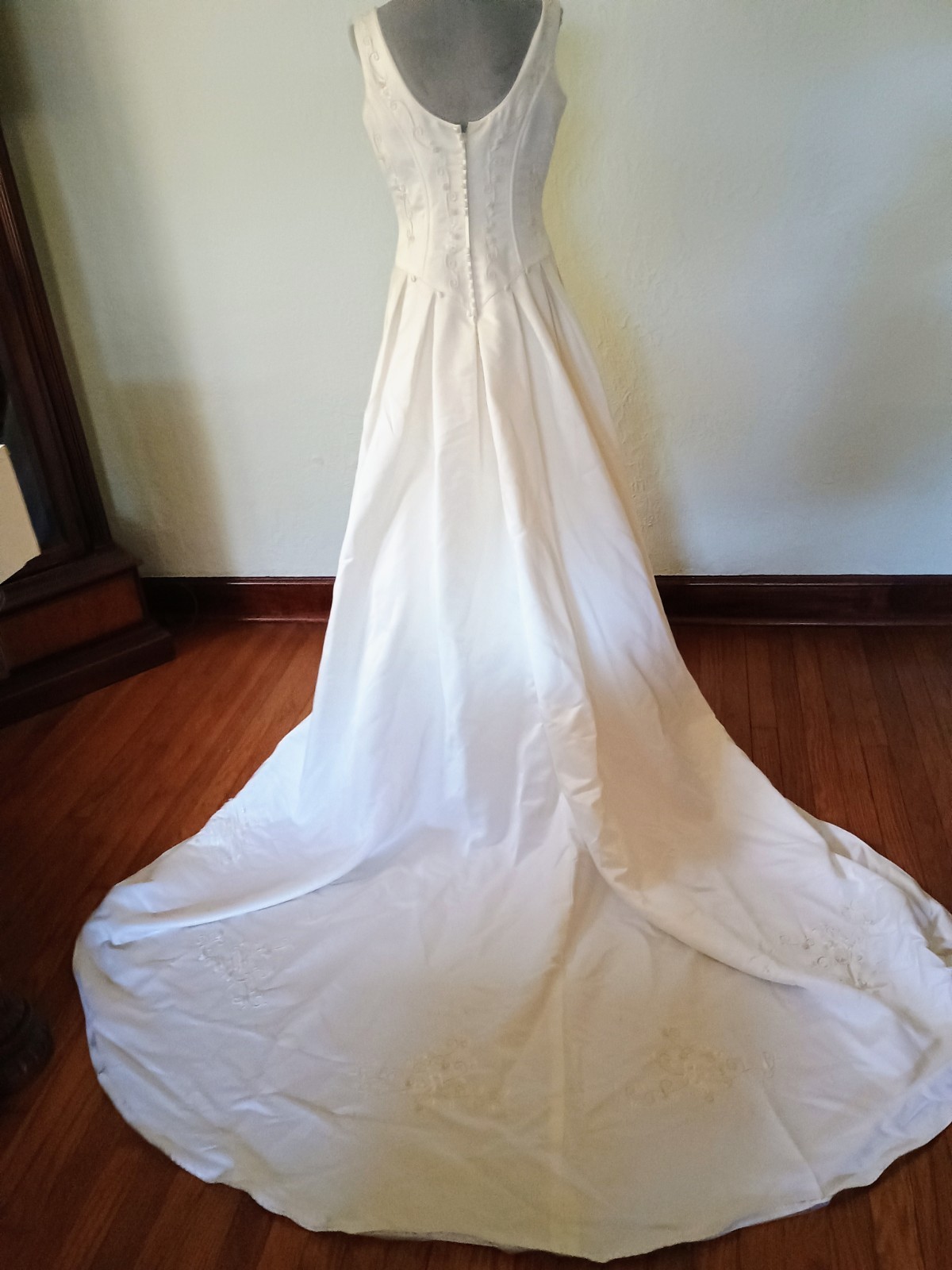 SINCERITY SATIN FEEL WHITE WEDDING GOWN, CAPE, HEADPIECE & VEIL SZ 14 #5