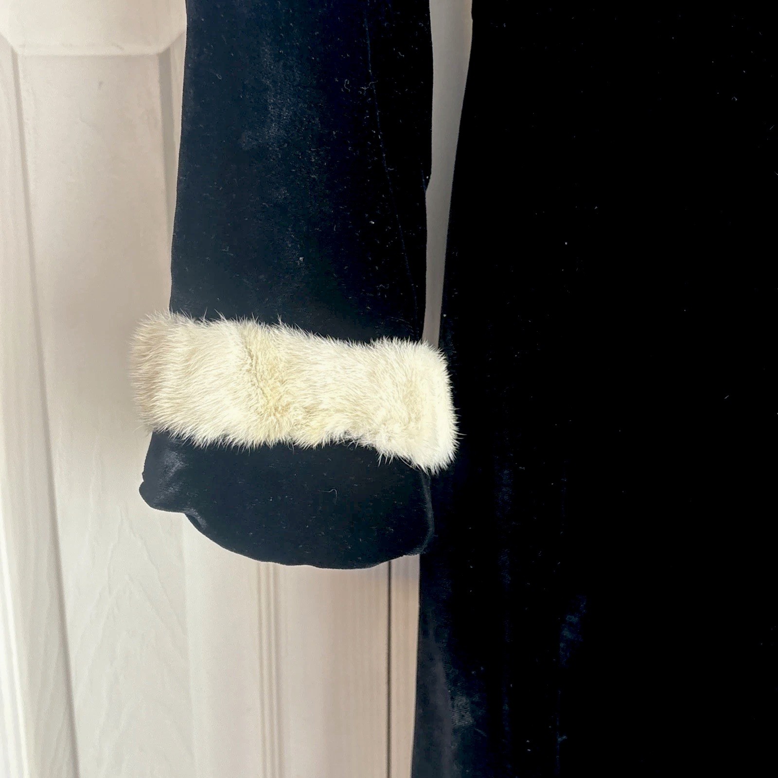 1930s Tuttle & Clark Detroit Paris Black Velvet Coat W/Fur Collar & Cuffs. Sm