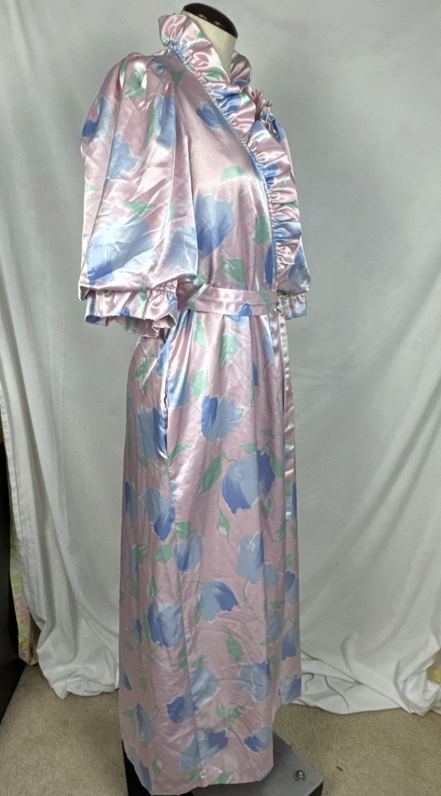 VINTAGE 1980’s B by Barad SMALL Satin Floral Robe +Belt – Golden Girls FL Lounge