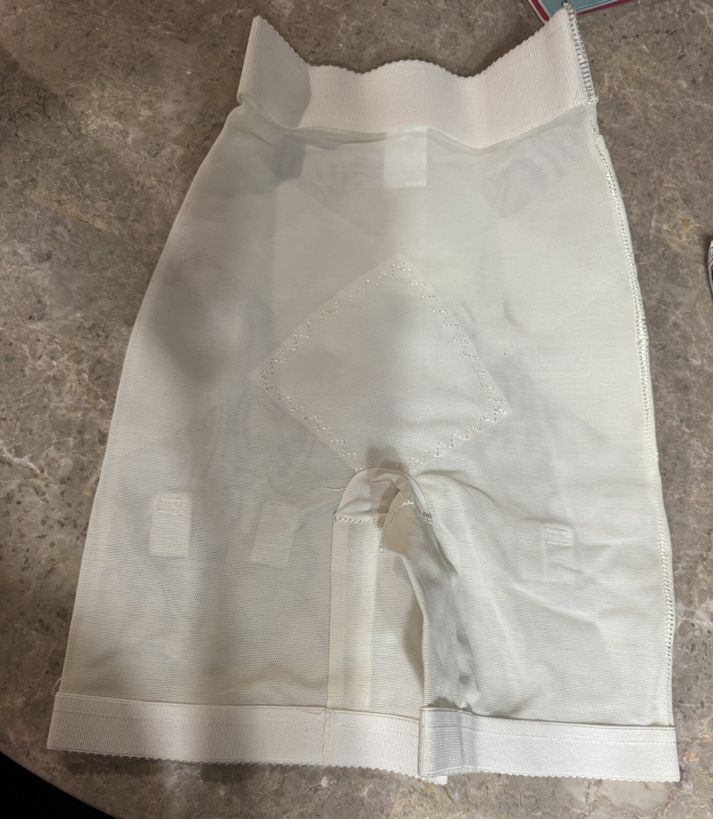 VINTAGE TRIMLINE FOUNDATIONS LONG LEG GIRDLE ! SMALL 25-26. WHITE. NEW !