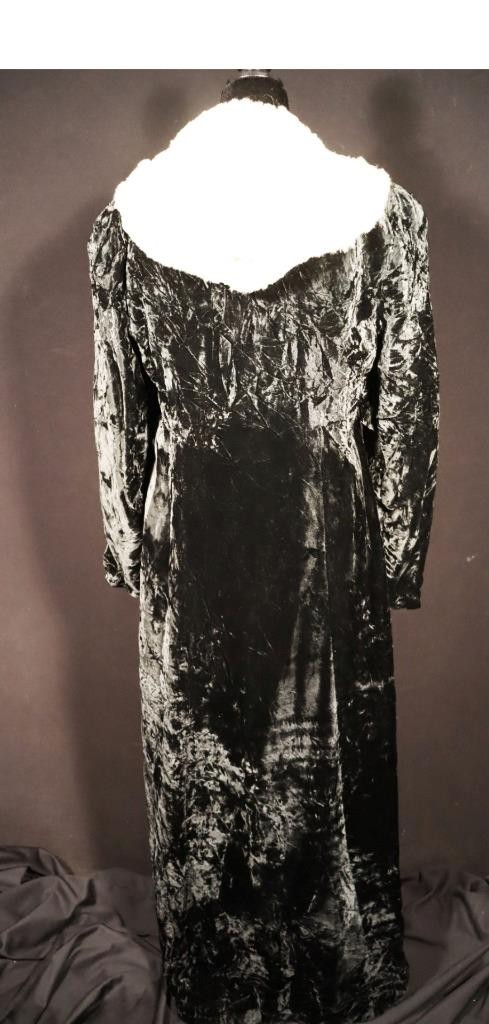 Vintage 1940’s Long Black Velvet Coat Ermine Fur Collar Size Medium VG Condition