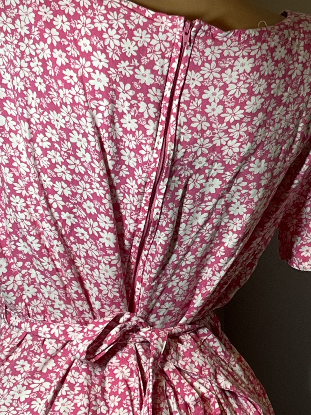 Vintage 1990’s ERIKA Hot Pink Floral Rayon Button Front Dress Sz M Cottagecore