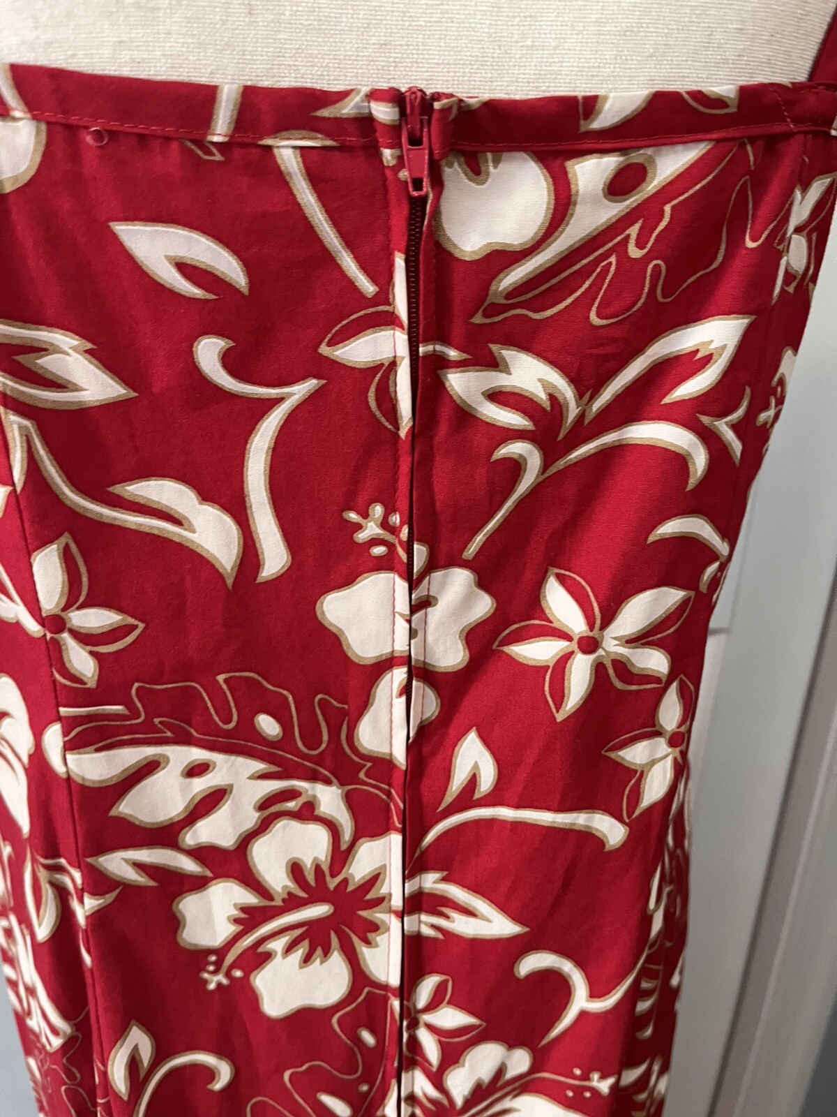 VTG Hilo Hattie Hawaii Long Sleeveless Dress Red White Floral 30” Waist 36” Hips
