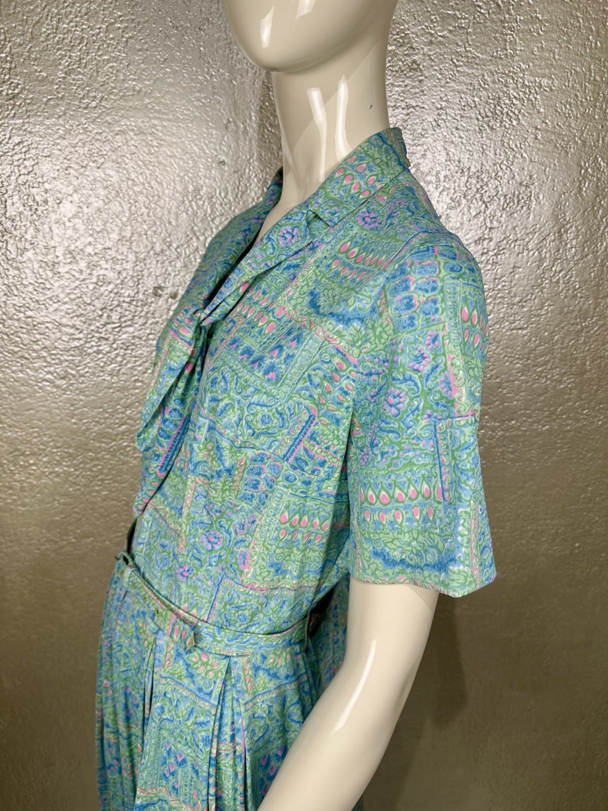 Vintage 1960s SHELTON STROLLER Blue Floral Day Dress M/L Short Sleeve Zip-up