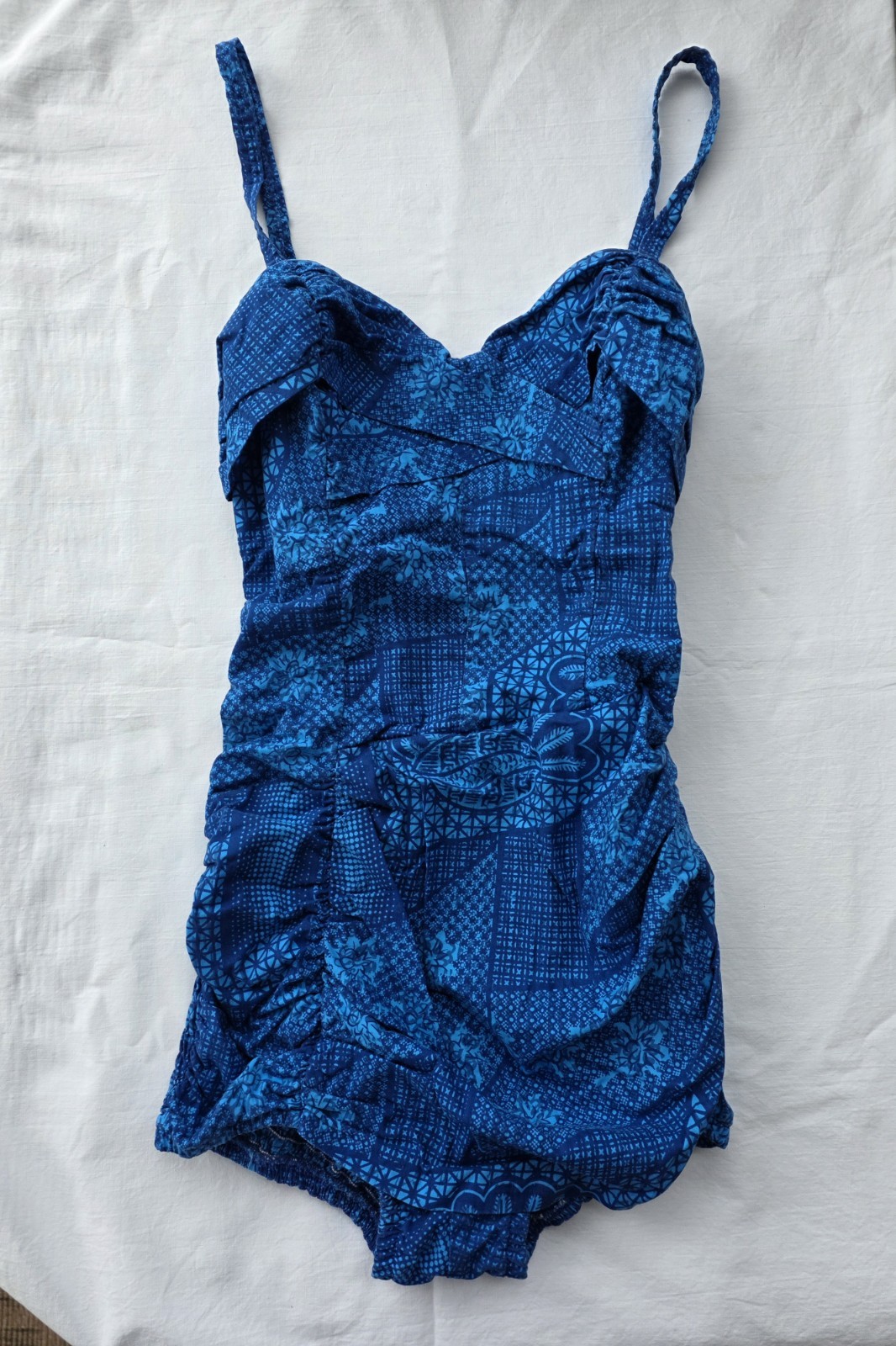 Vintage 1960s CATALINA TROPICAL Print Blue RUCHED Cotton PINUP Swimsuit Size 6 8