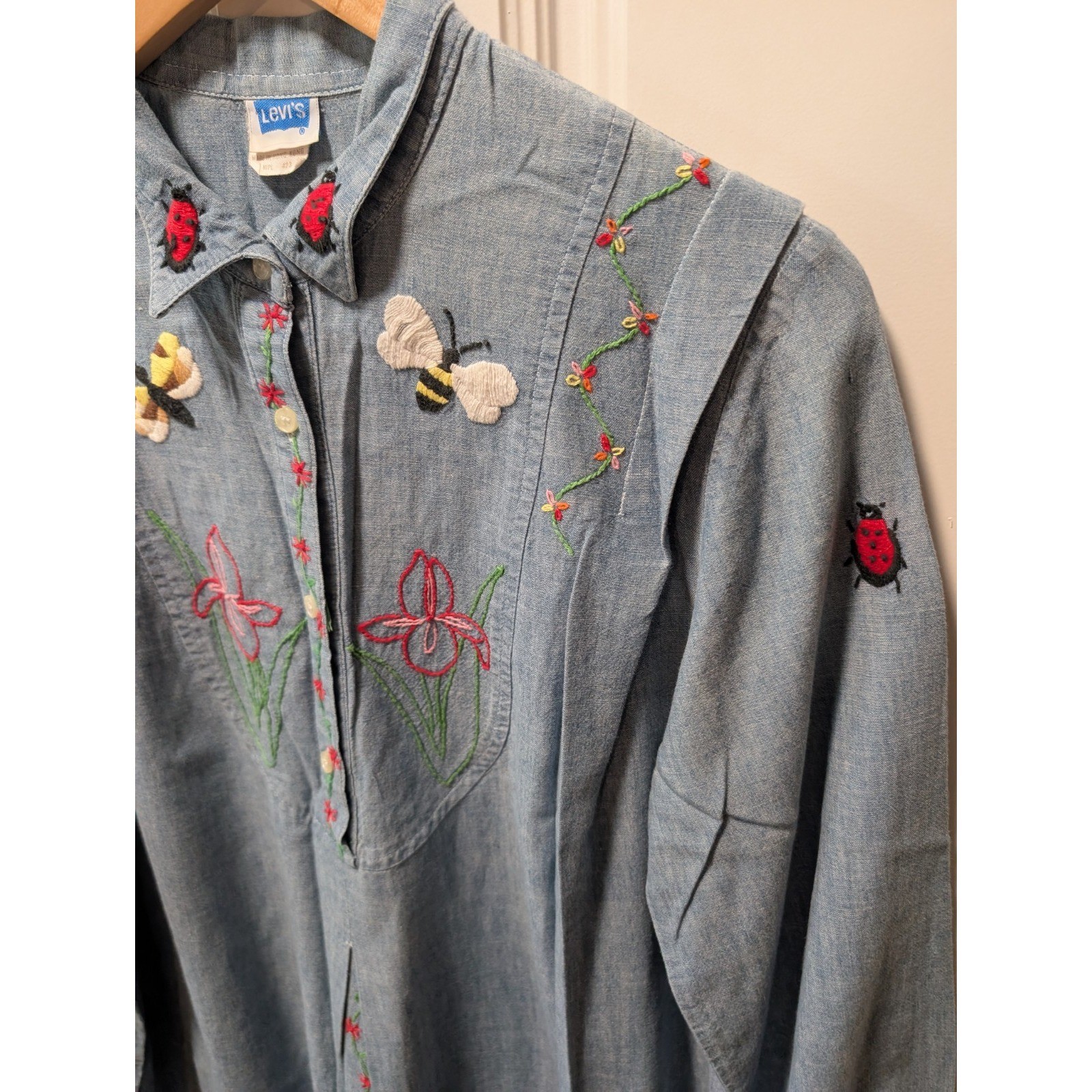VTG 70s Levis M Chambray Blue Denim Tunic Top Embroidered Floral Insect Tropical