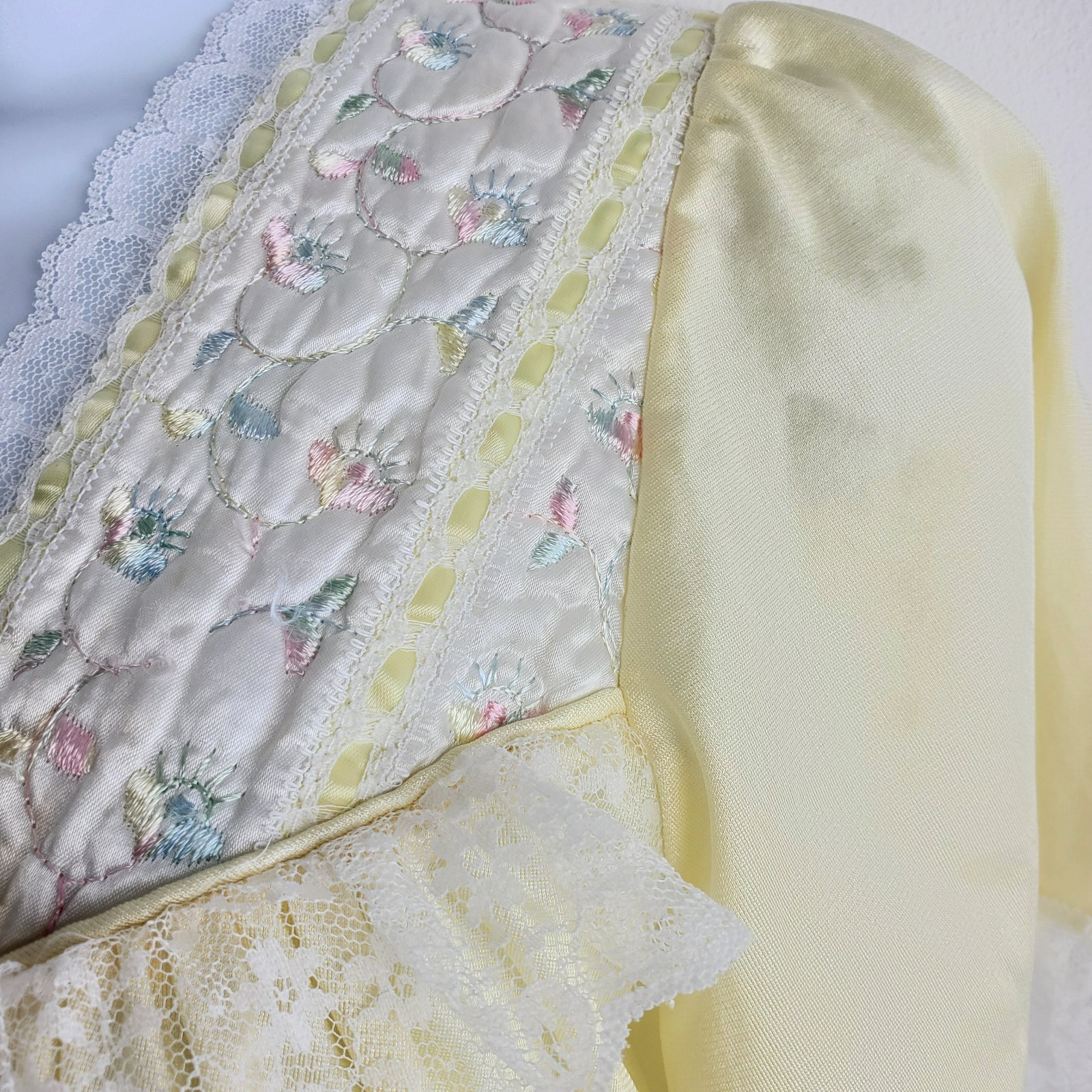 Vtg Miss Diva Nylon Nightgown Yellow Seiz Med USA Lace Embroidered button V Neck