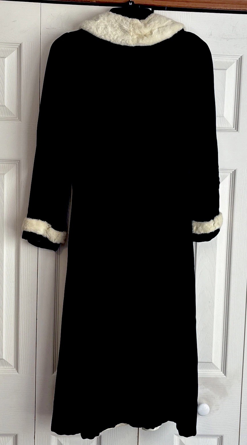1930s Tuttle & Clark Detroit Paris Black Velvet Coat W/Fur Collar & Cuffs. Sm