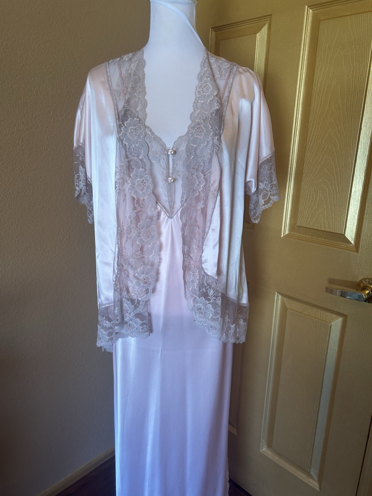 vintage jenelle of california Nightgown & Robe.