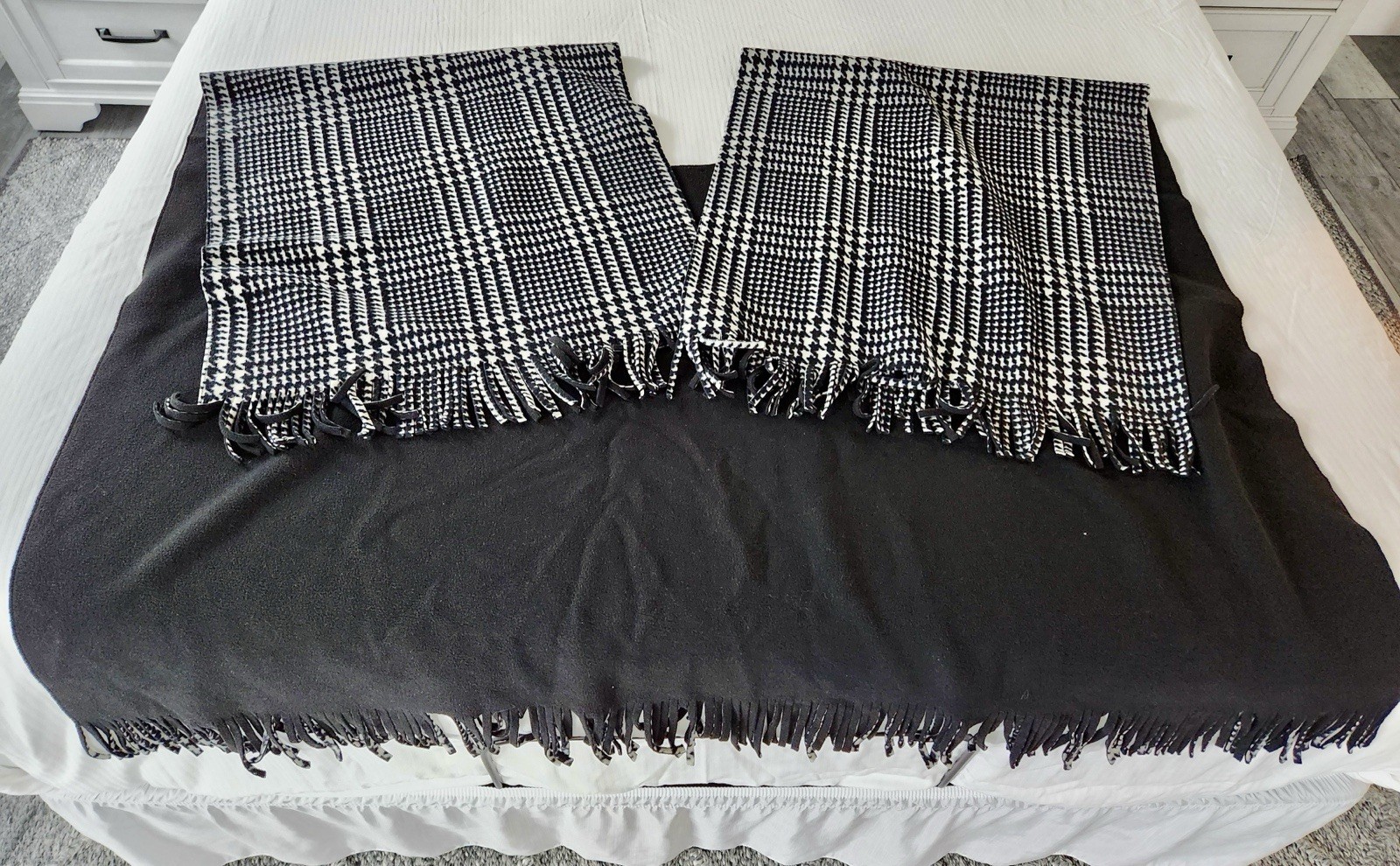 Vintage Reversible Black White Houndstooth Ladies Cape Poncho