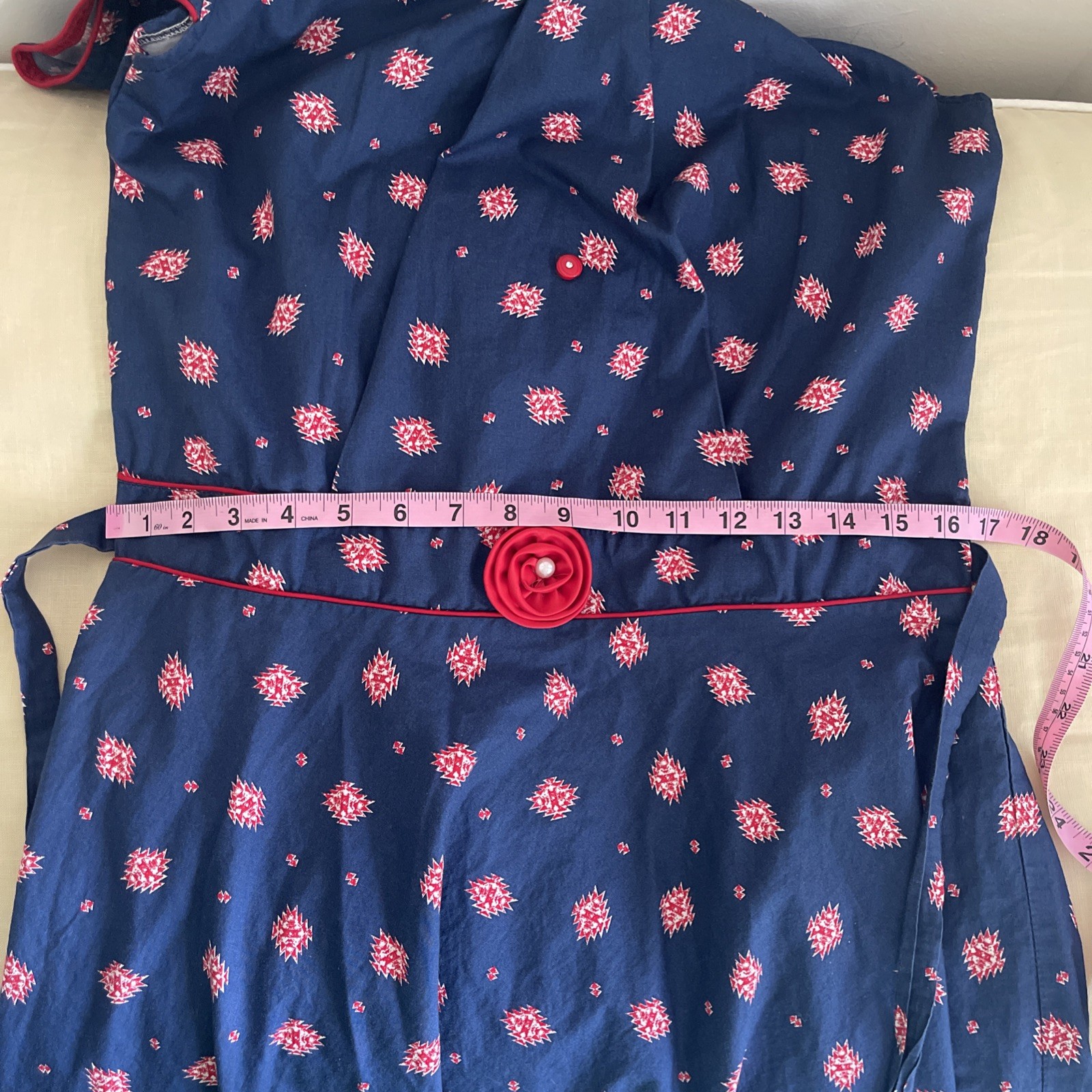 1950s navy blue Dress red print cinched waist rose buttons Rockabilly VTG M